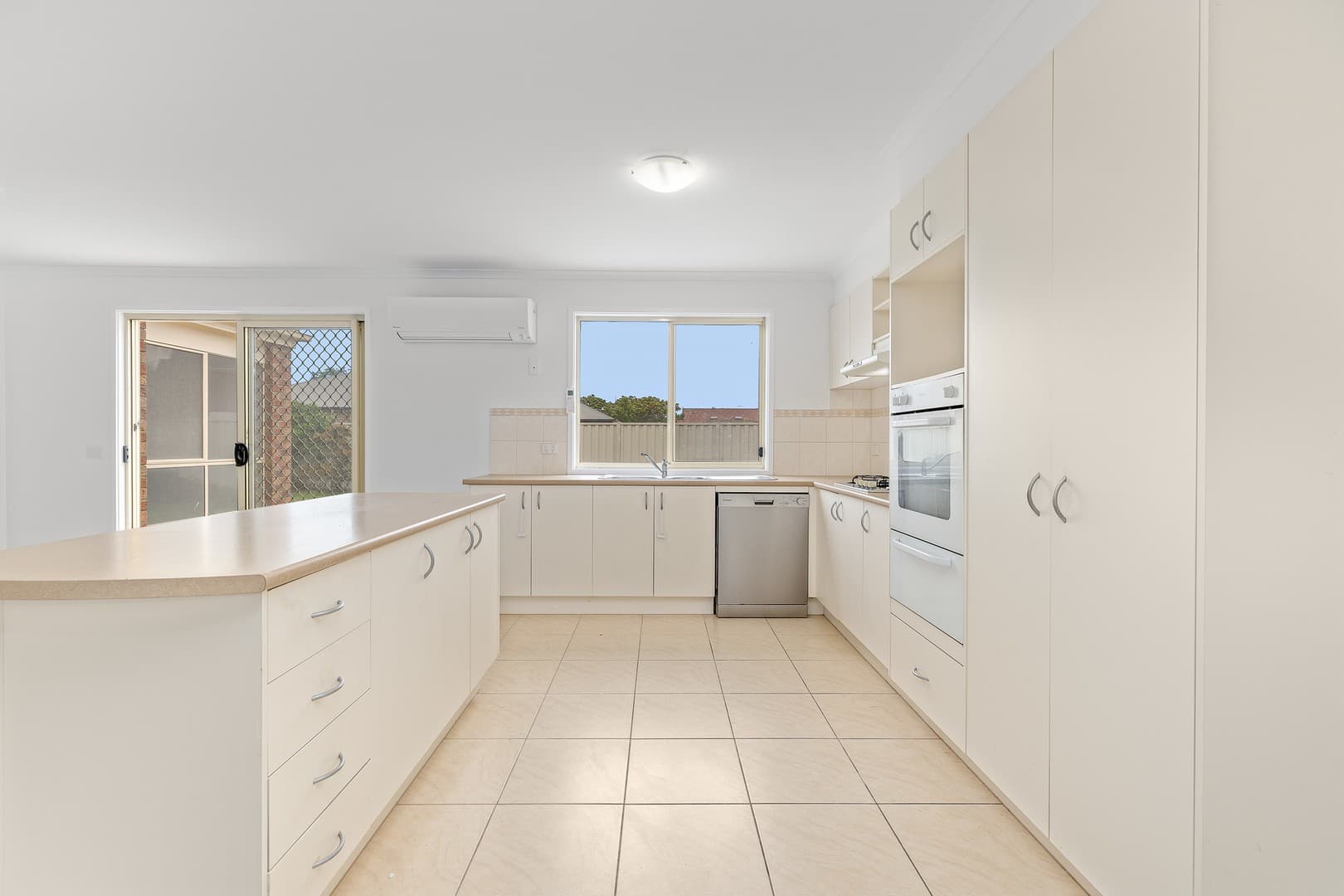 26 Lennon Boulevard, Point Cook, VIC 3030, Point Cook - Thumbnail 4