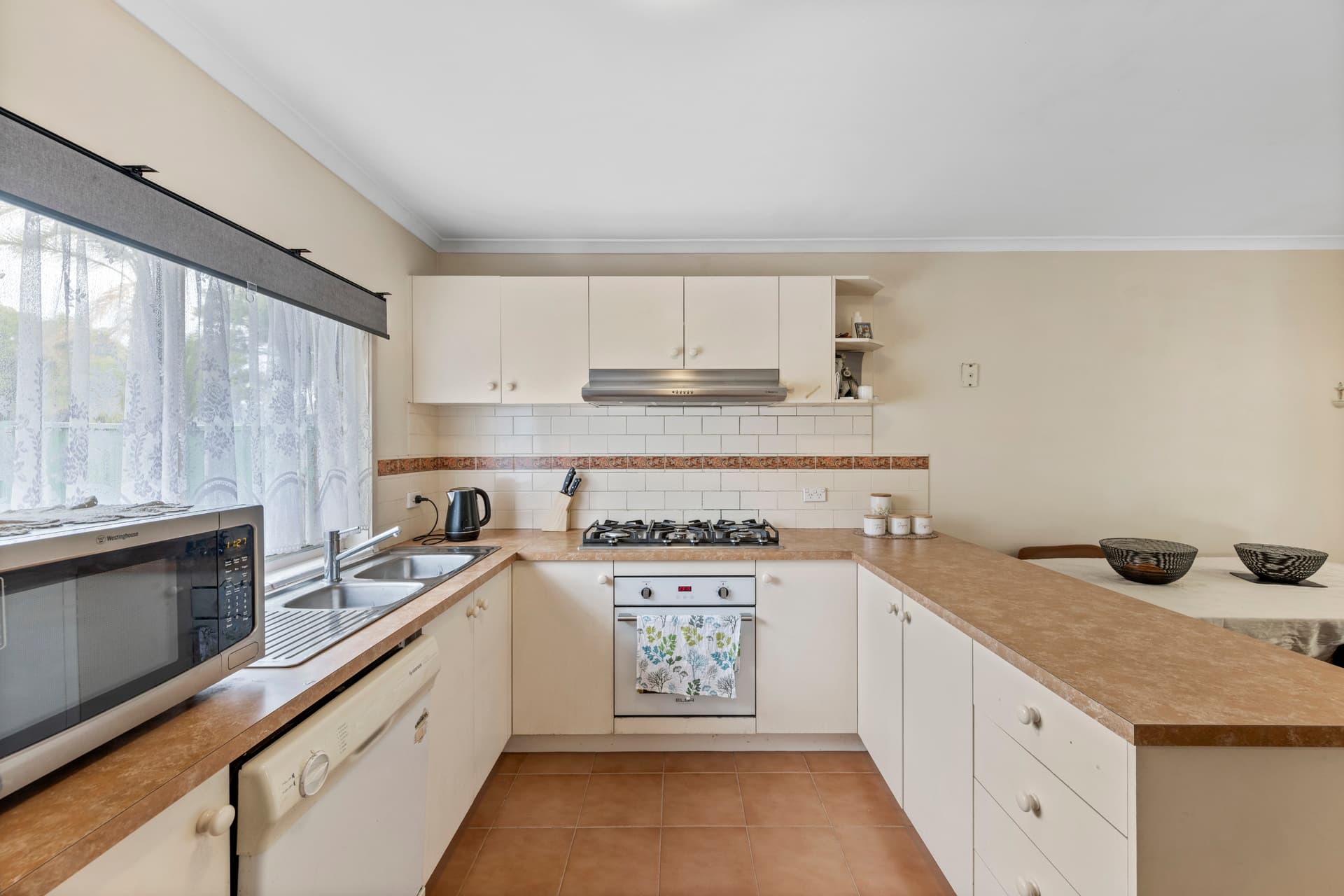 3 Cuthbert PlaceBurnside, vic 3023, Burnside - Thumbnail 2