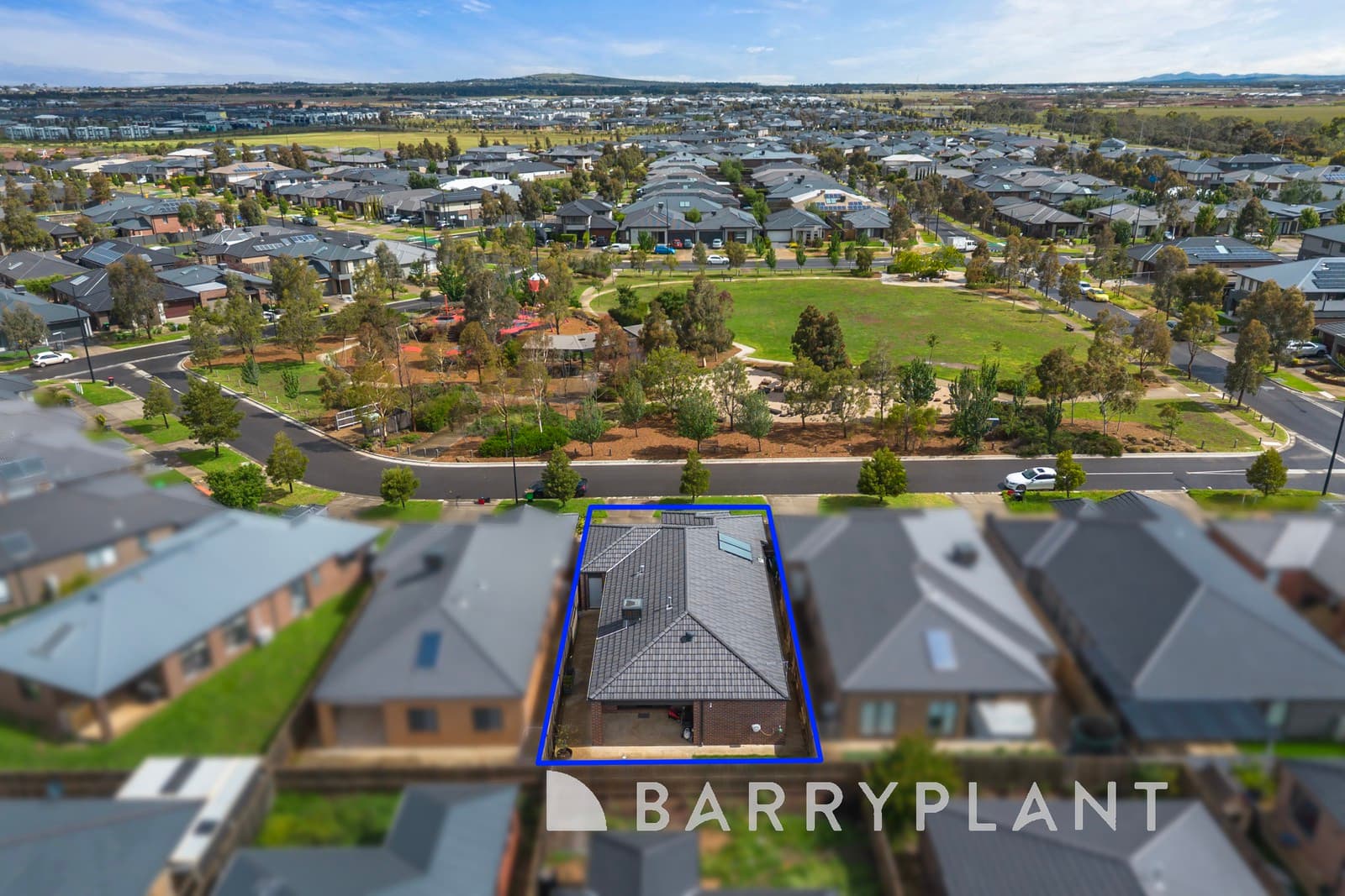 7 Hocston Way, Thornhill Park, VIC 3335, Thornhill Park - Thumbnail 2