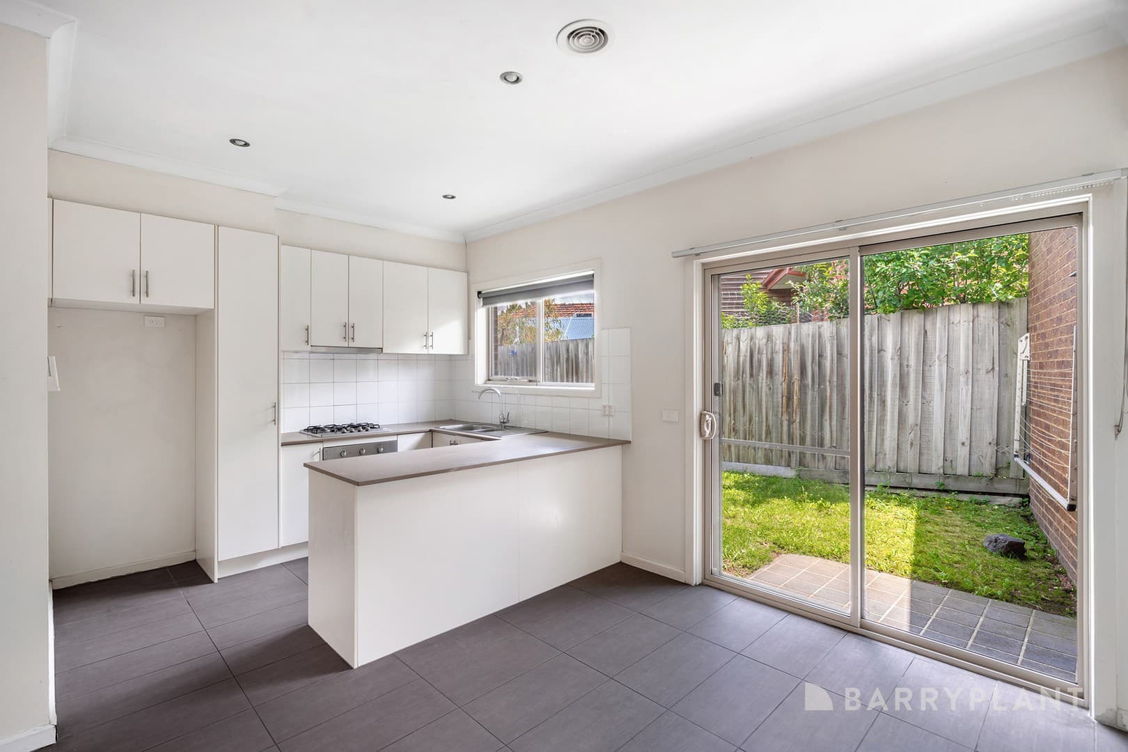 2/215 Spring Street, Reservoir, VIC 3073, Reservoir - Thumbnail 2