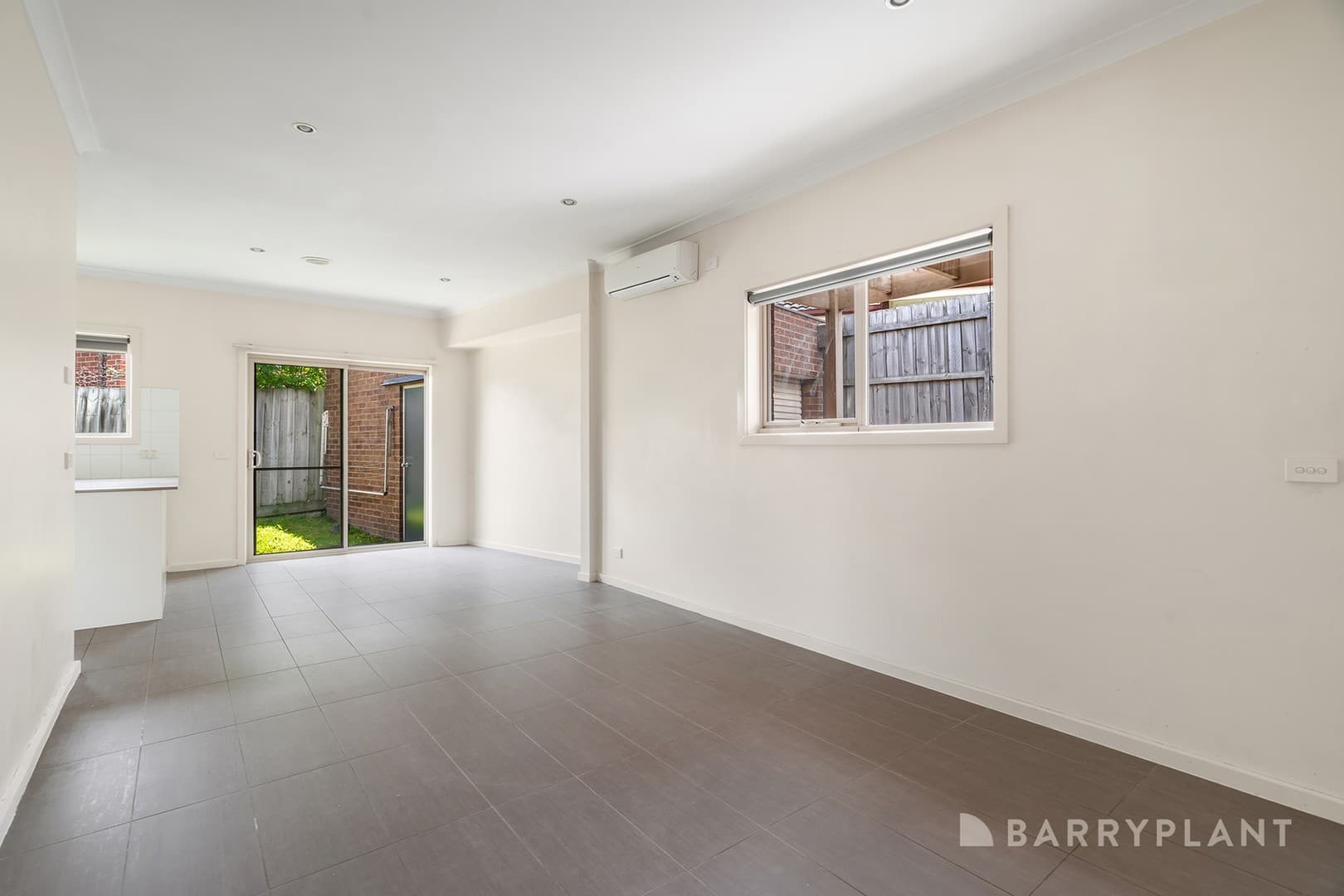 2/215 Spring Street, Reservoir, VIC 3073, Reservoir - Thumbnail 3