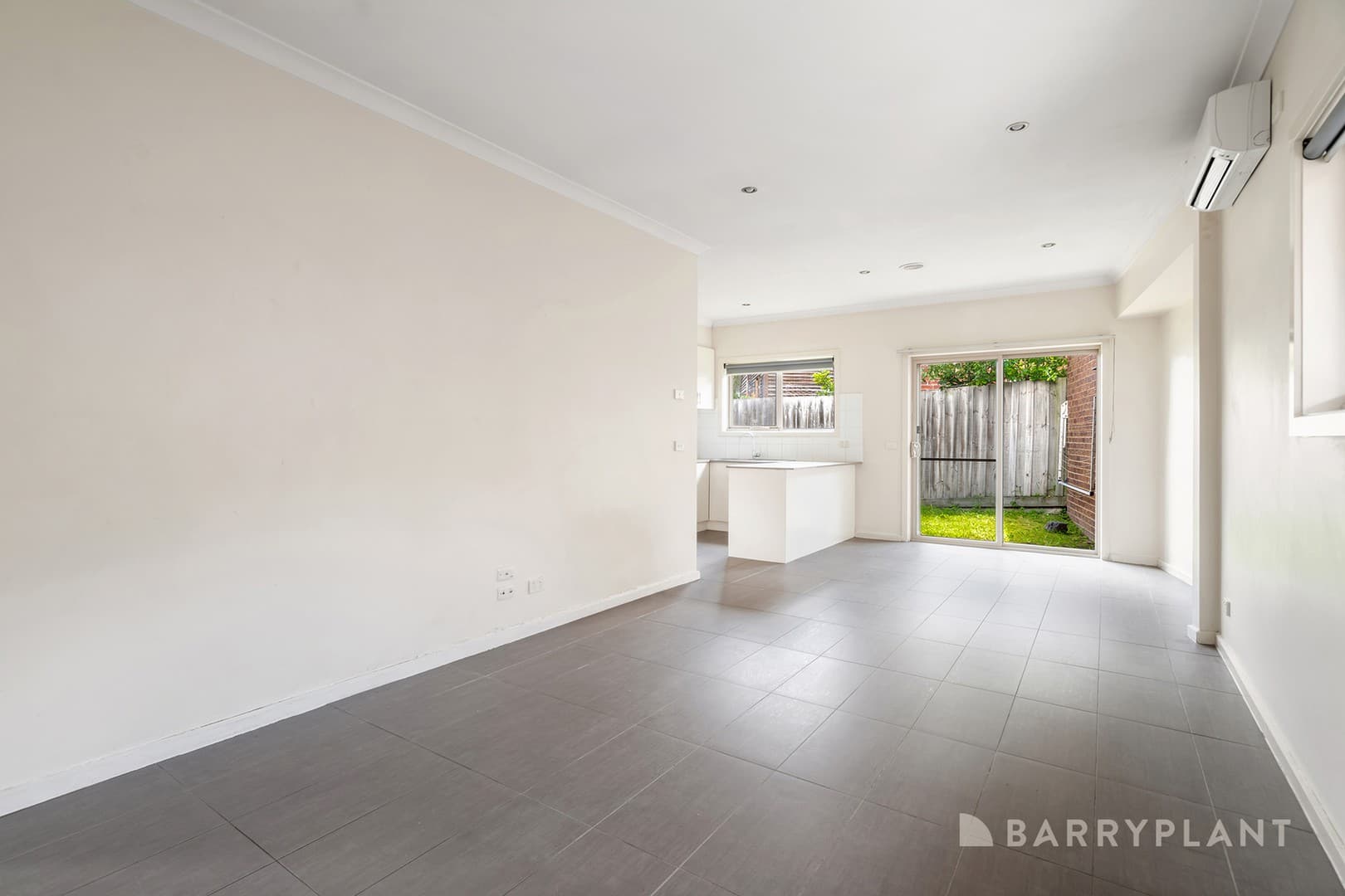 2/215 Spring Street, Reservoir, VIC 3073, Reservoir - Thumbnail 5