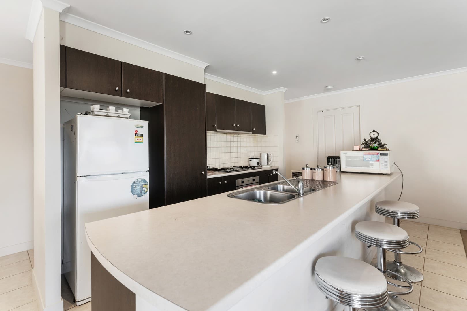 7 Oakview Parade, Caroline Springs, VIC 3023, Caroline Springs - Thumbnail 2