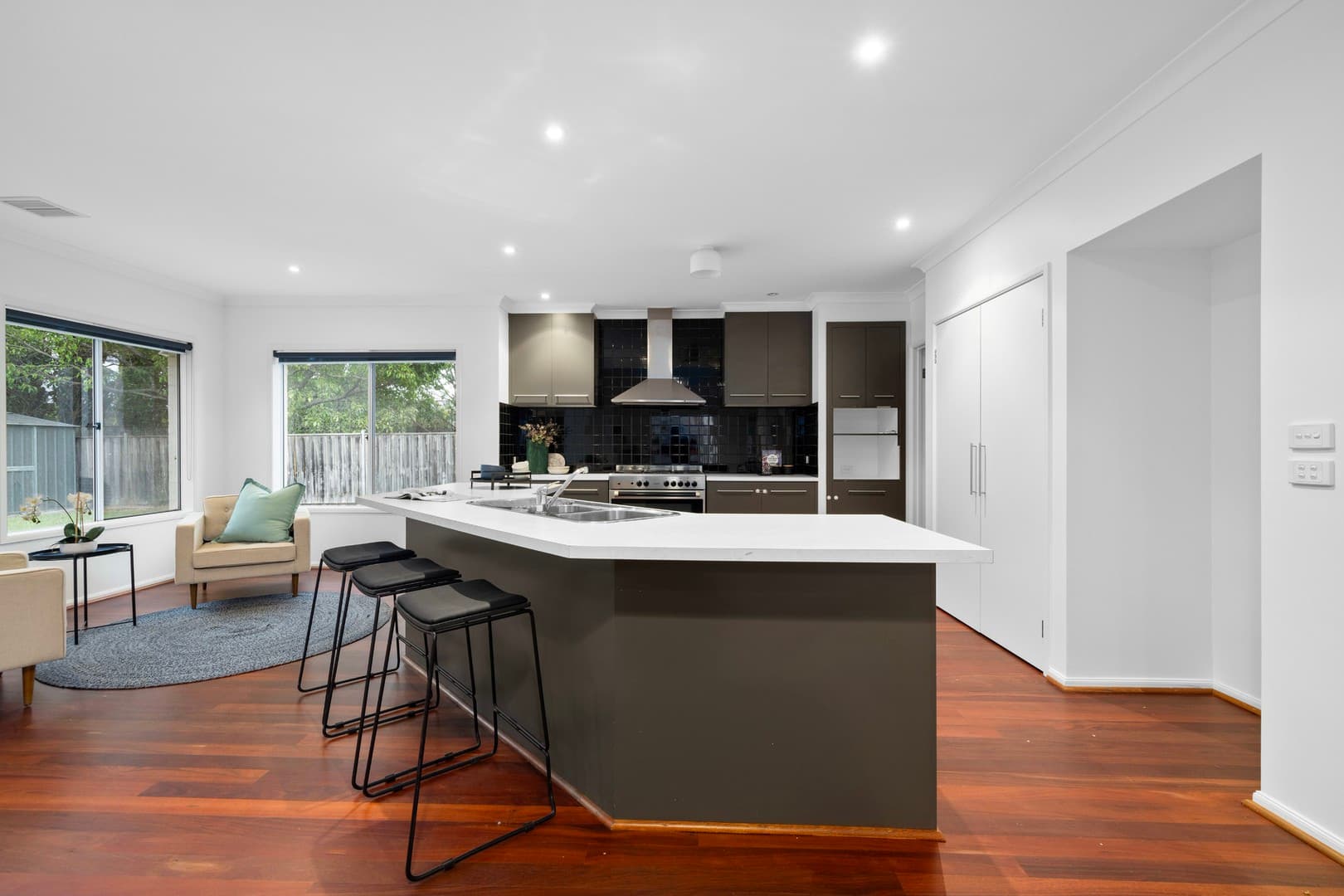 4 Bloomingdale Court, Sanctuary Lakes, VIC 3030, Point Cook - Thumbnail 2