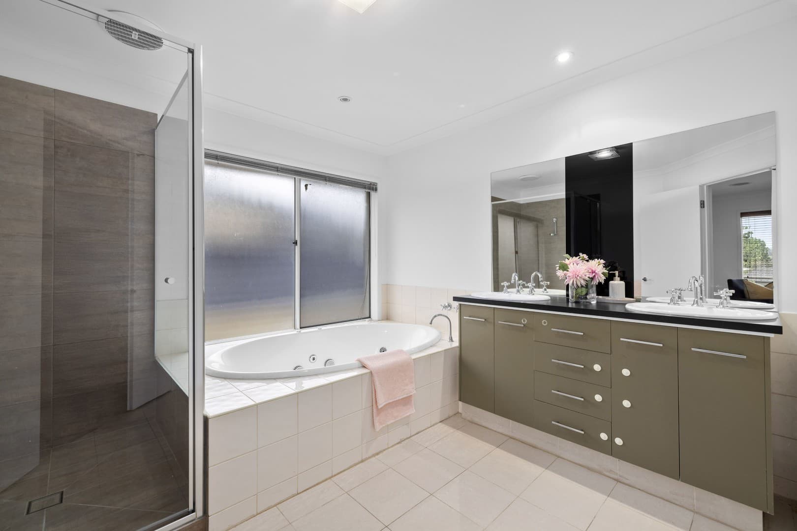 4 Bloomingdale Court, Sanctuary Lakes, VIC 3030, Point Cook - Thumbnail 5
