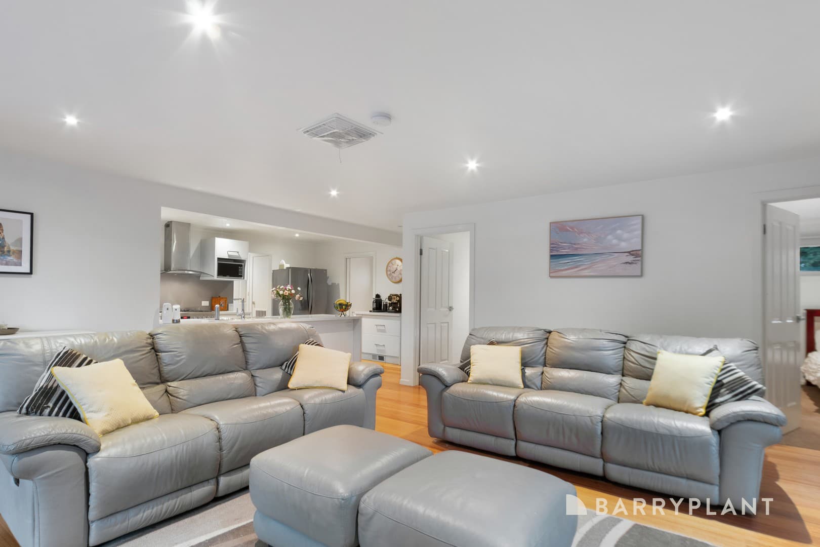 1 Karabil Close, Scoresby, VIC 3179, Scoresby - Thumbnail 2