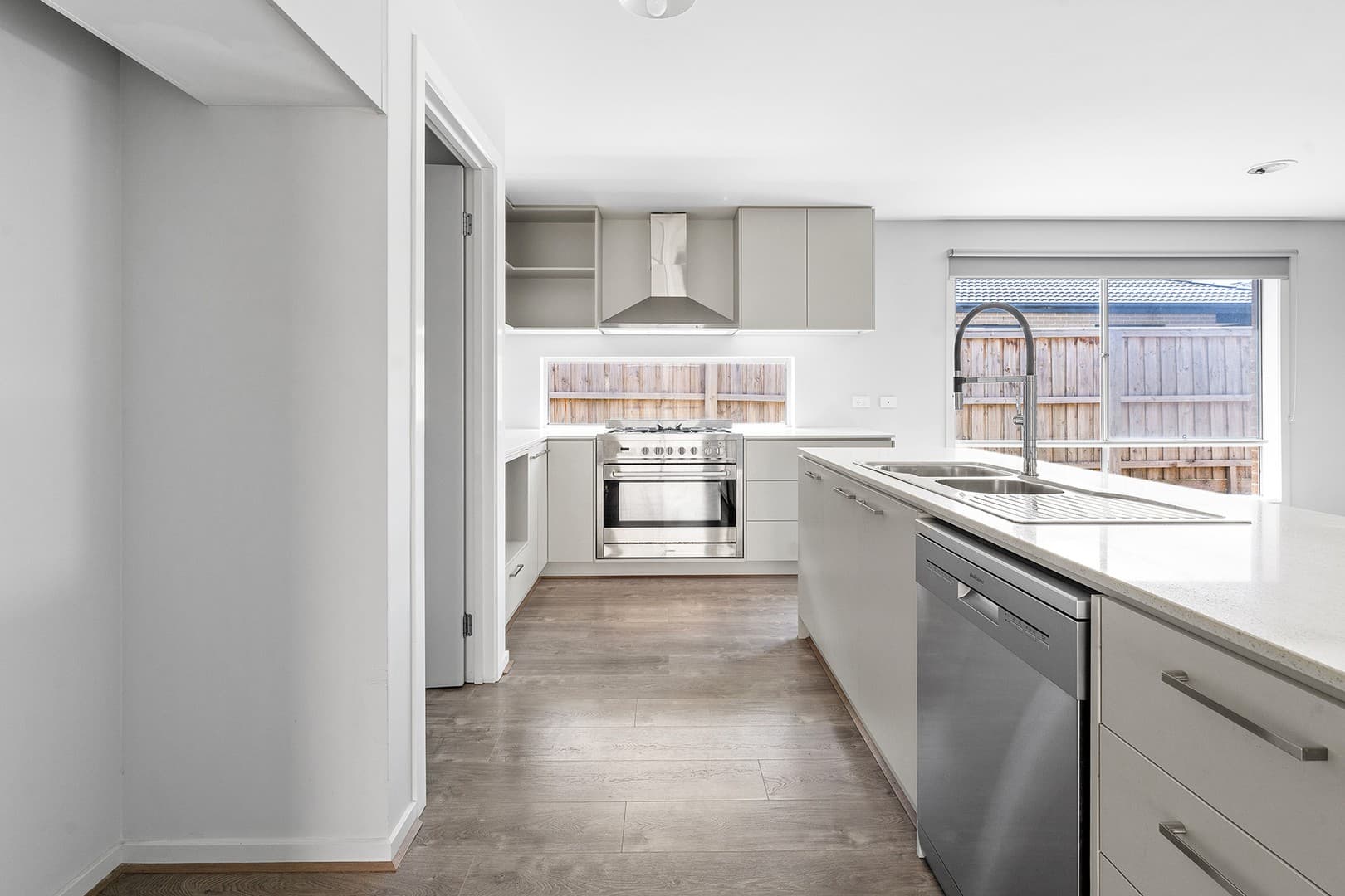 10 Alcove Road, Weir Views, VIC 3338, Weir Views - Thumbnail 3
