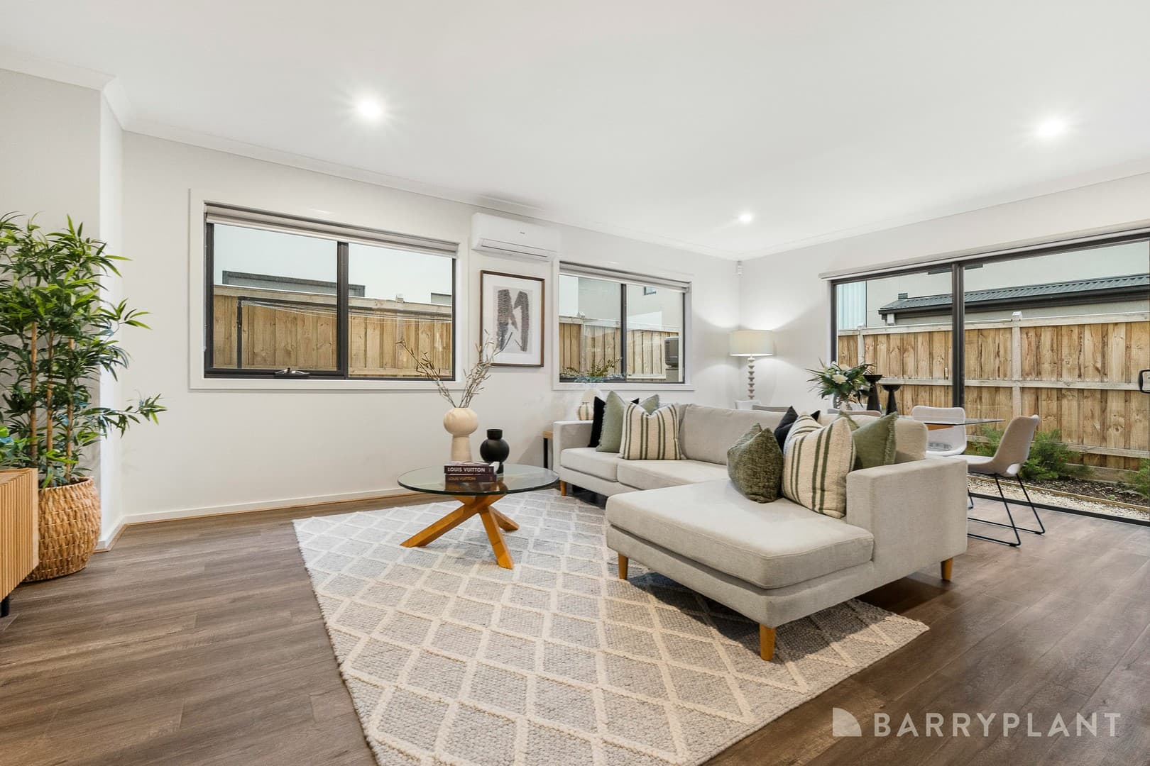18 Greenfinch Drive, Clyde North, VIC 3978, Clyde North - Thumbnail 2