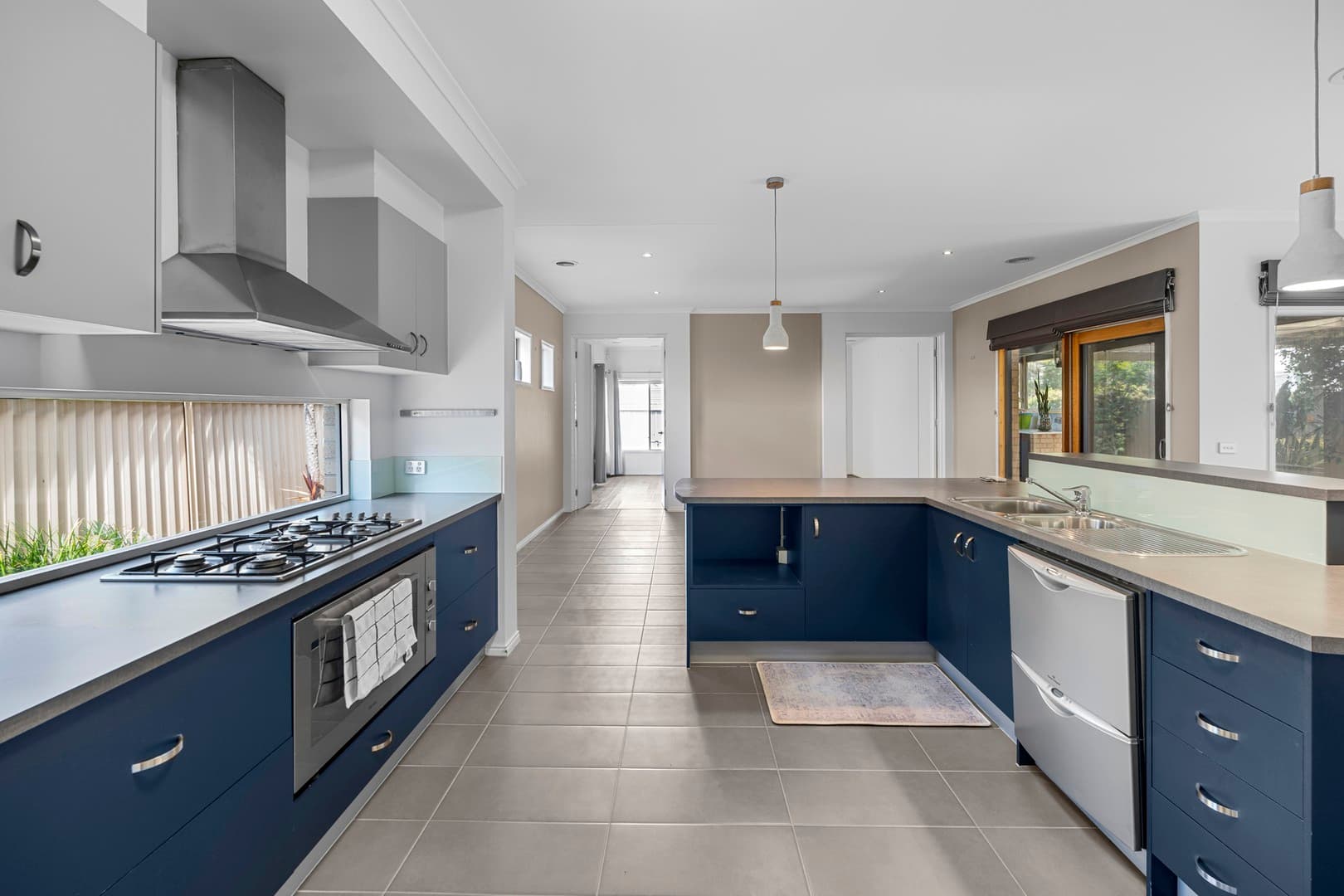 36 The Avenue, Caroline Springs, VIC 3023, Caroline Springs - Thumbnail 3