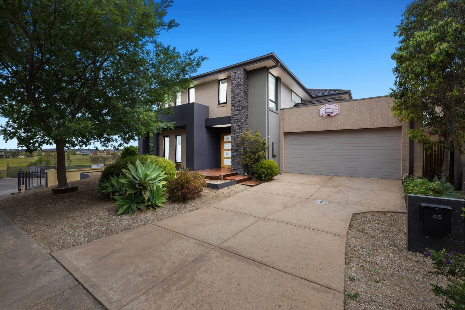 45 Vaucluse Boulevard, Sanctuary Lakes, VIC 3030, Sanctuary Lakes - Thumbnail 3