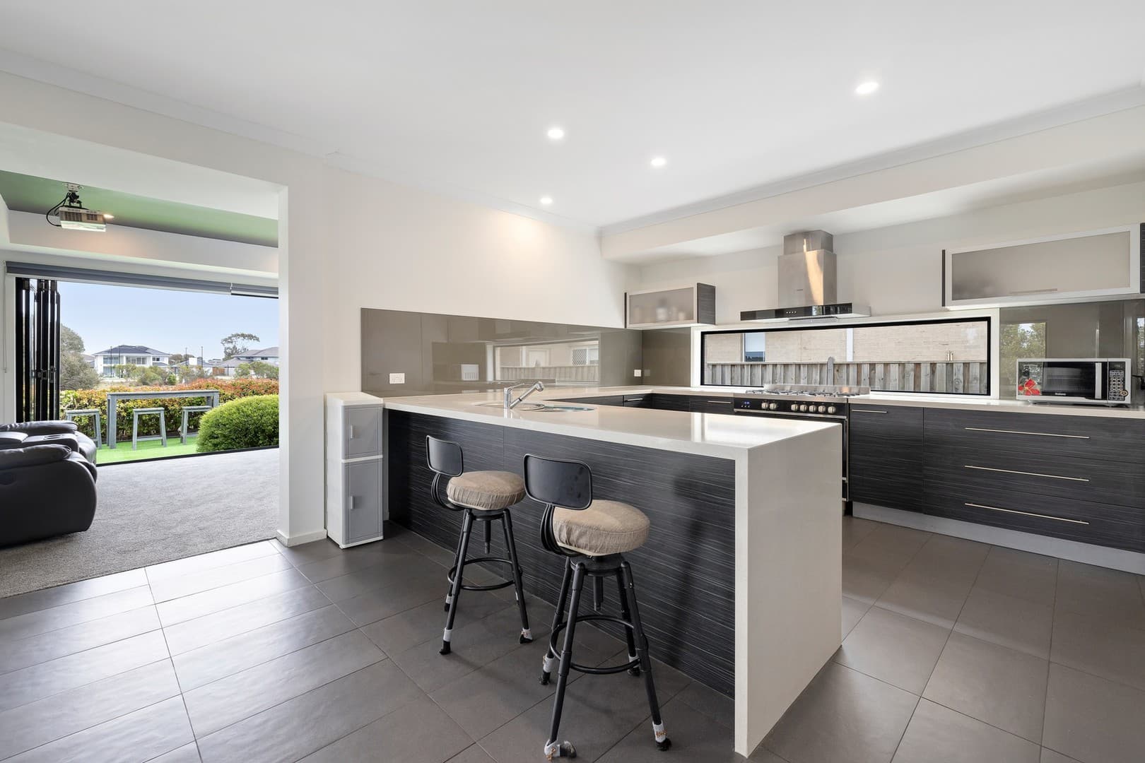 45 Vaucluse Boulevard, Sanctuary Lakes, VIC 3030, Sanctuary Lakes - Thumbnail 4