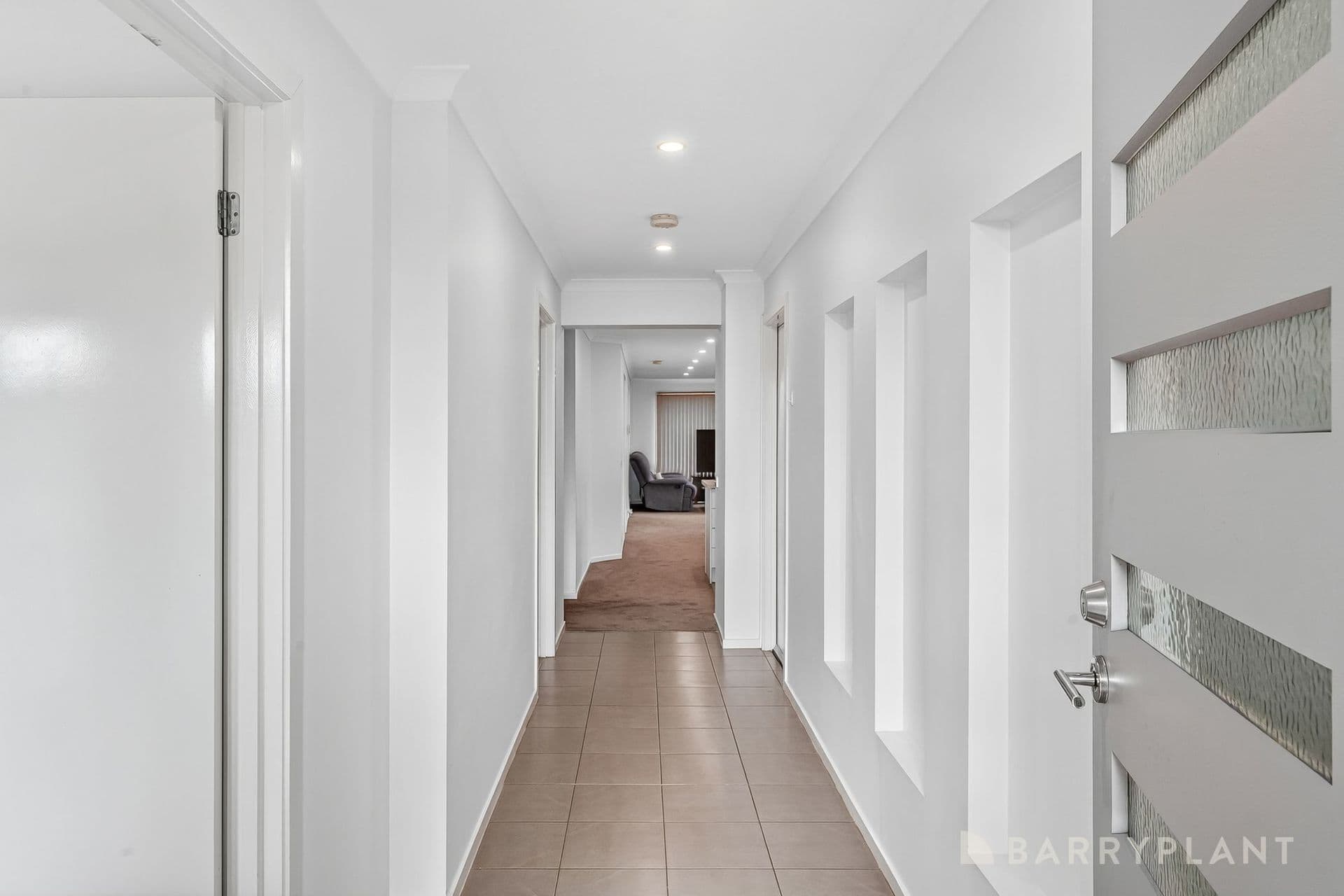 26 Laurence Way, Tarneit - Thumbnail 2