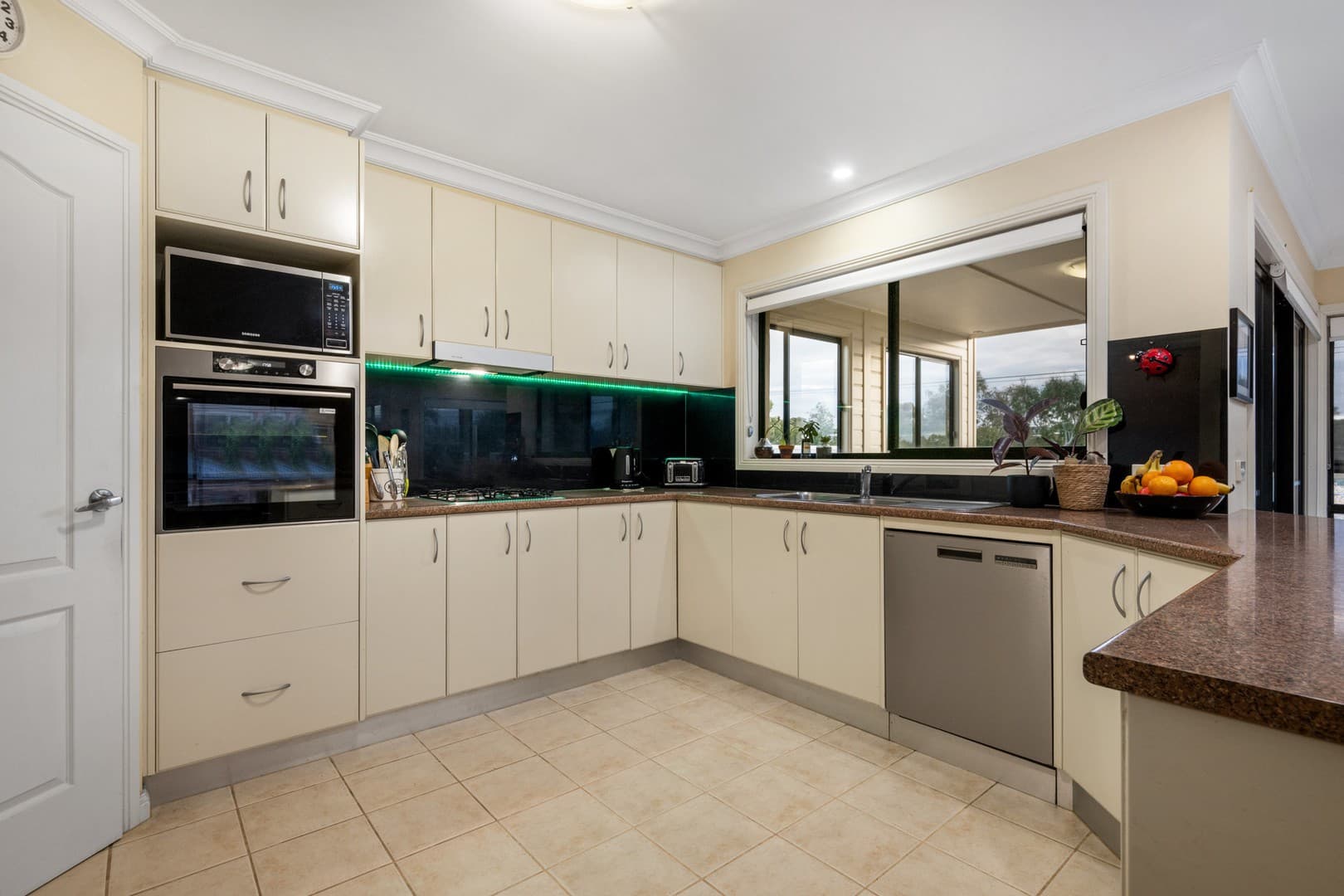 16 Washington Gardens, Leopold, VIC 3224, Leopold - Thumbnail 2