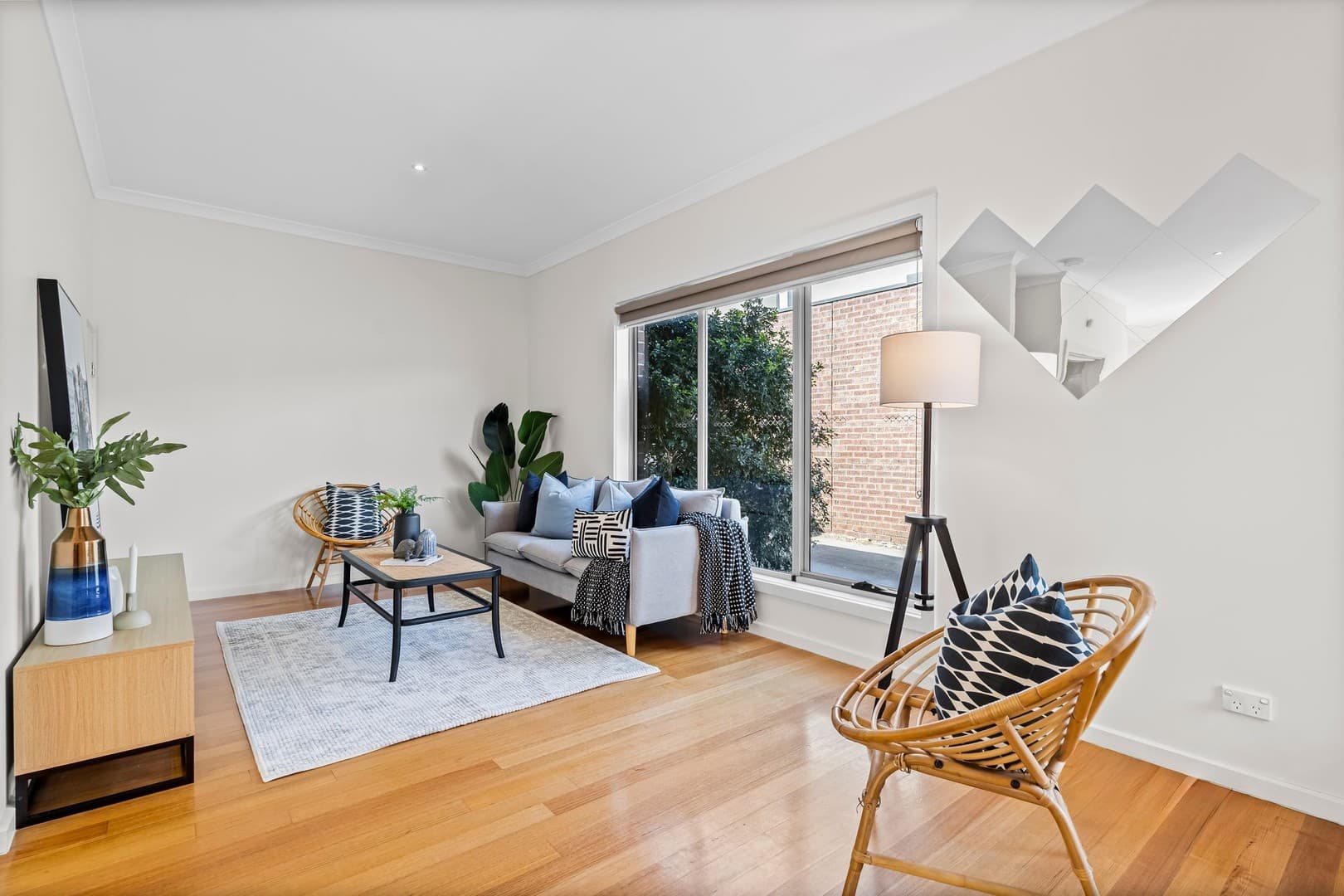 2/4 Omar StreetMaidstone, vic 3012, Maidstone - Thumbnail 2
