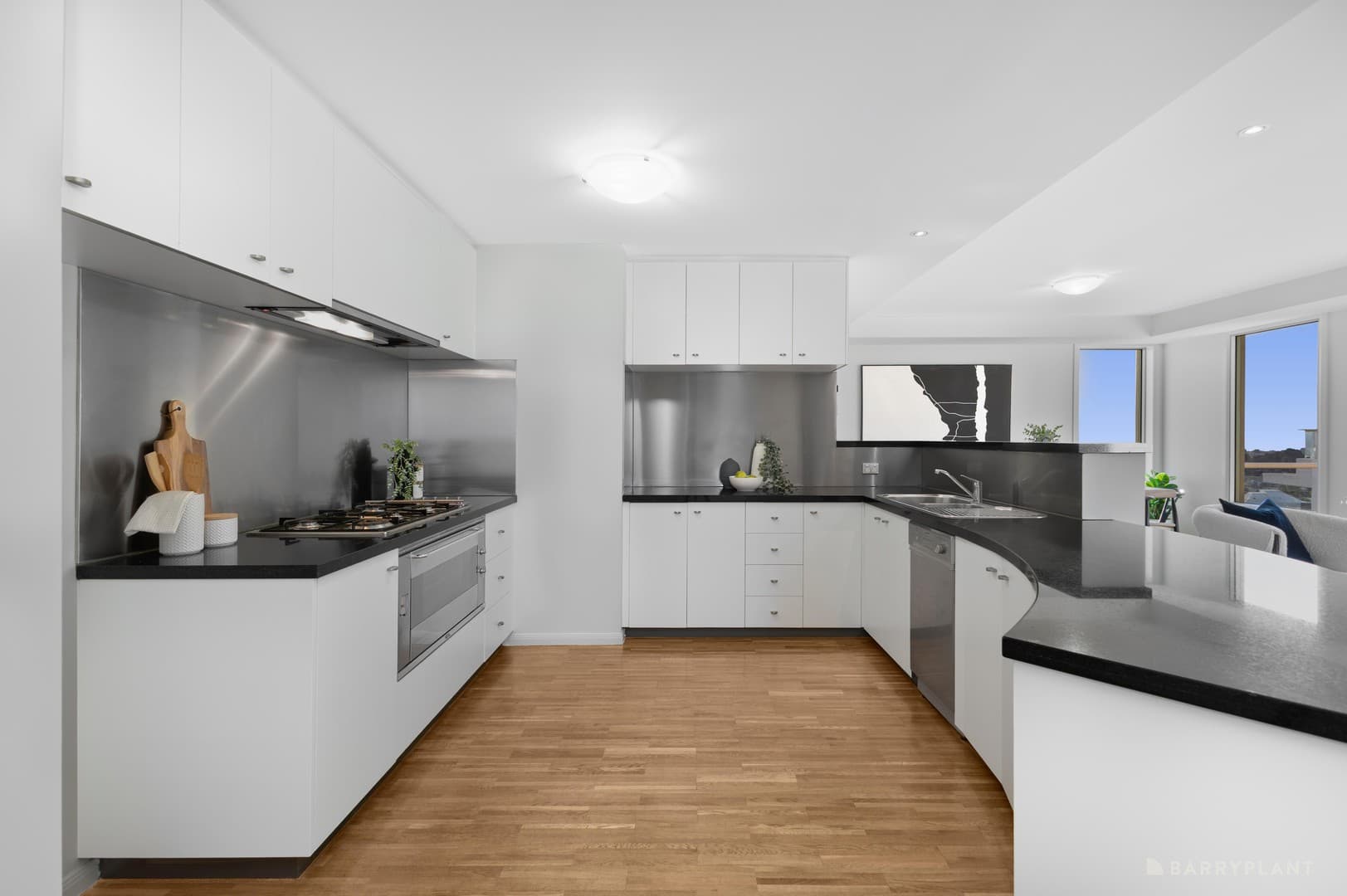 6001/2 Sovereign Point Court, Doncaster, VIC 3108, Doncaster - Thumbnail 2