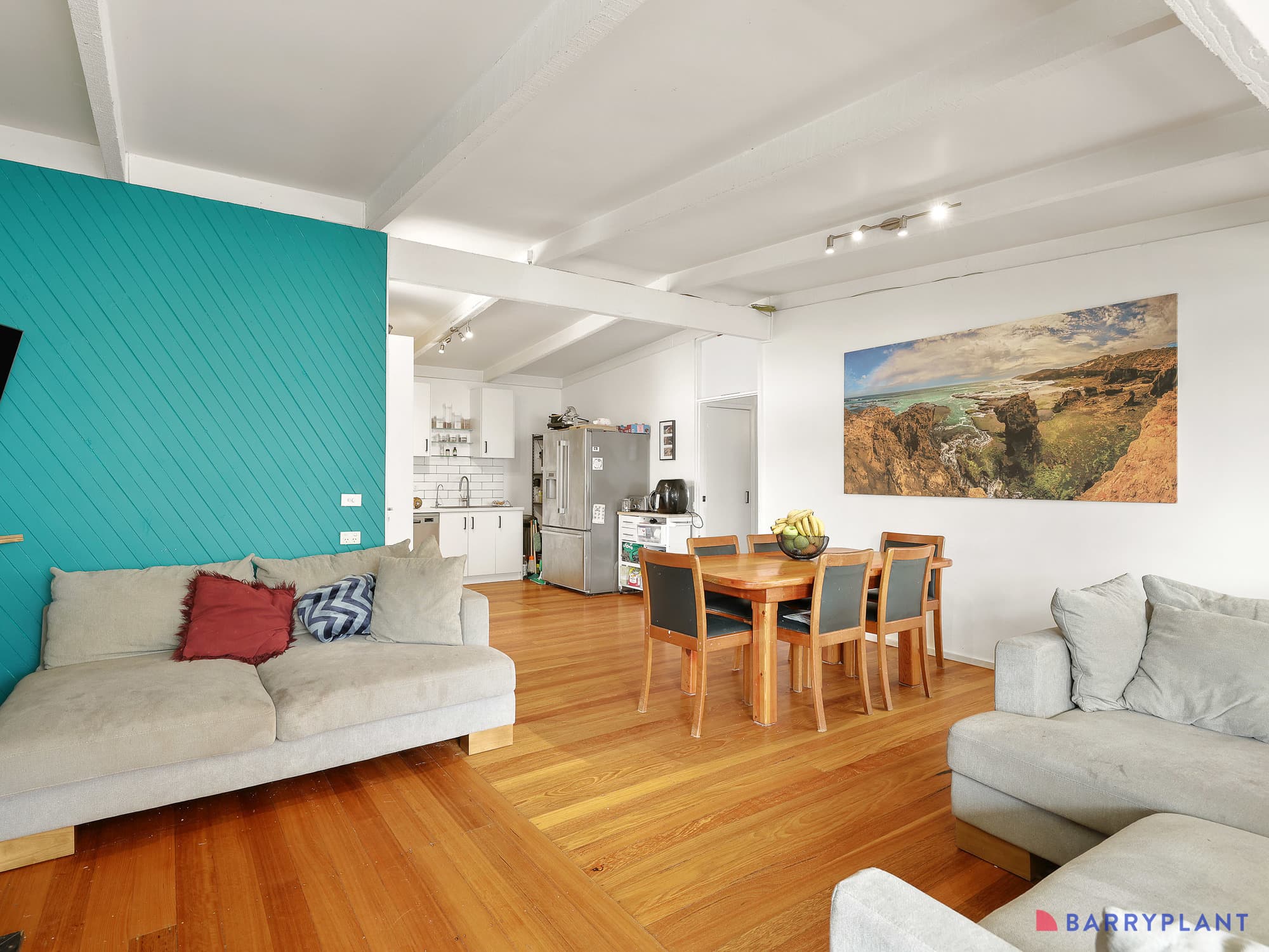1 Stradbroke Crescent, Surf Beach - Thumbnail 4