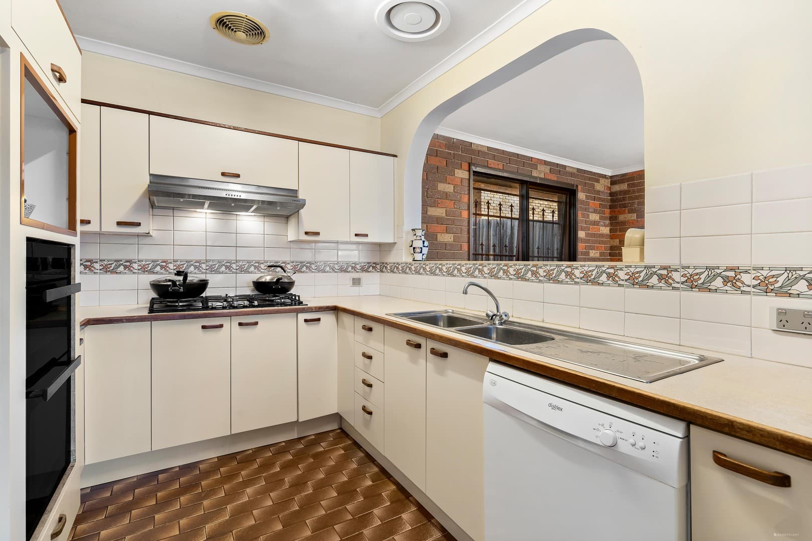 24 Hastings Avenue, Blackburn South, VIC 3130, Blackburn South - Thumbnail 3