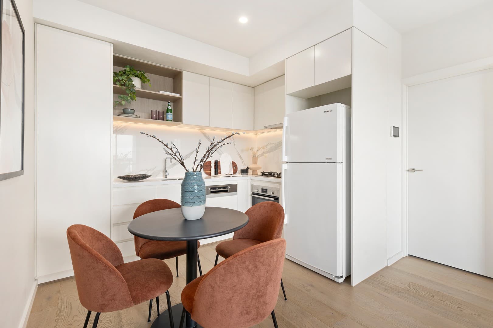 201/23 Russell Street, Essendon, VIC 3040, Essendon - Thumbnail 2