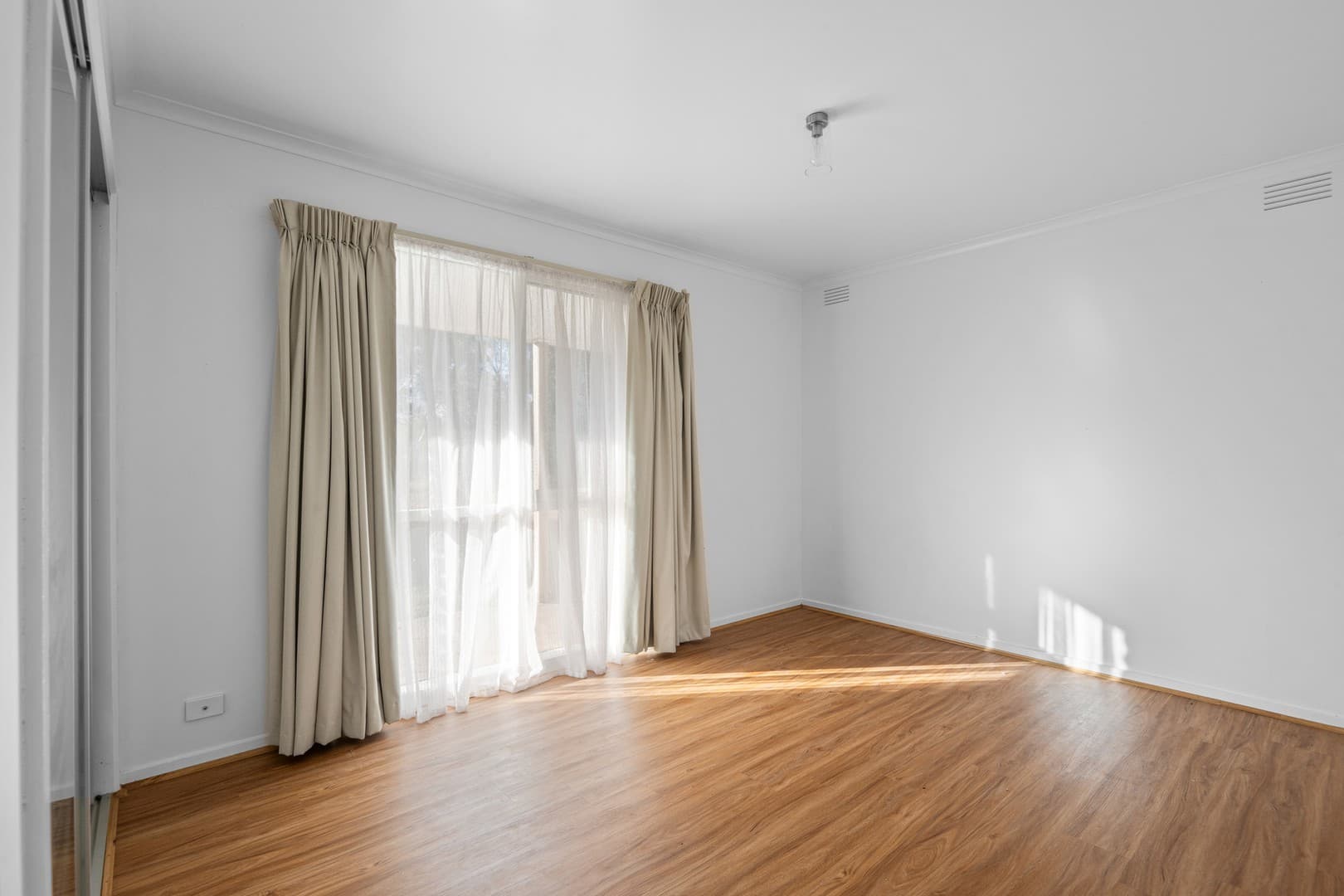 19 Quarry Road, Lethbridge - Thumbnail 4