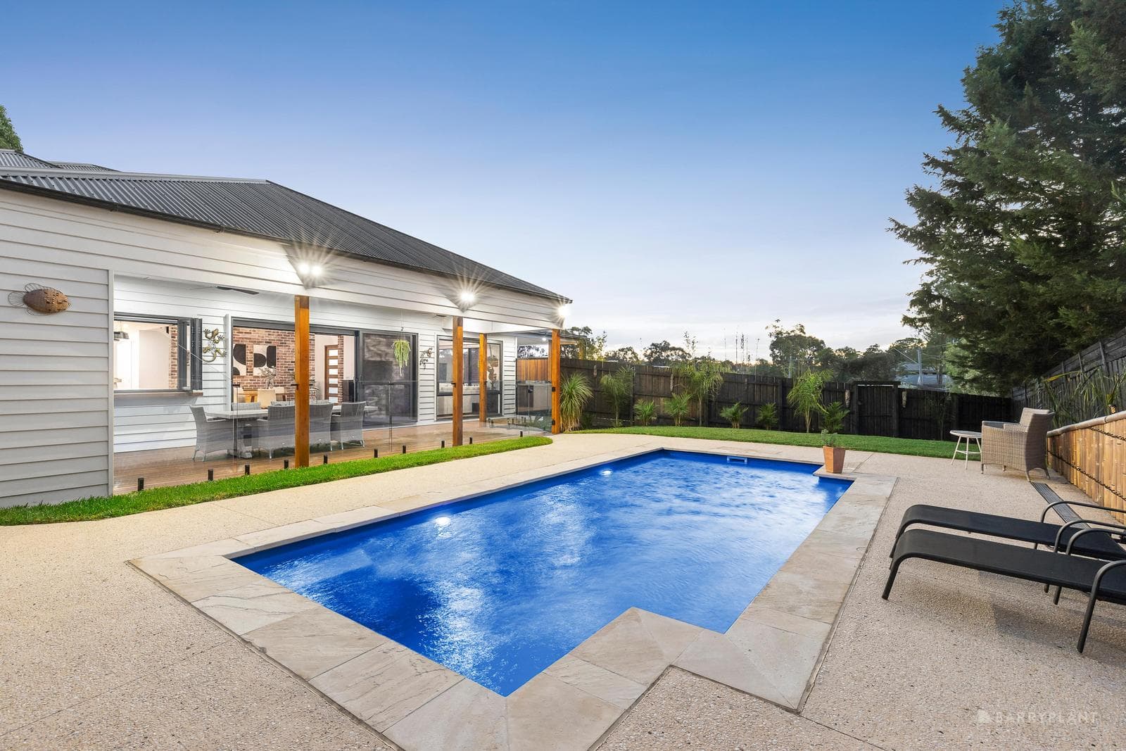 2/16 Ingrams Road, Research - Image 1