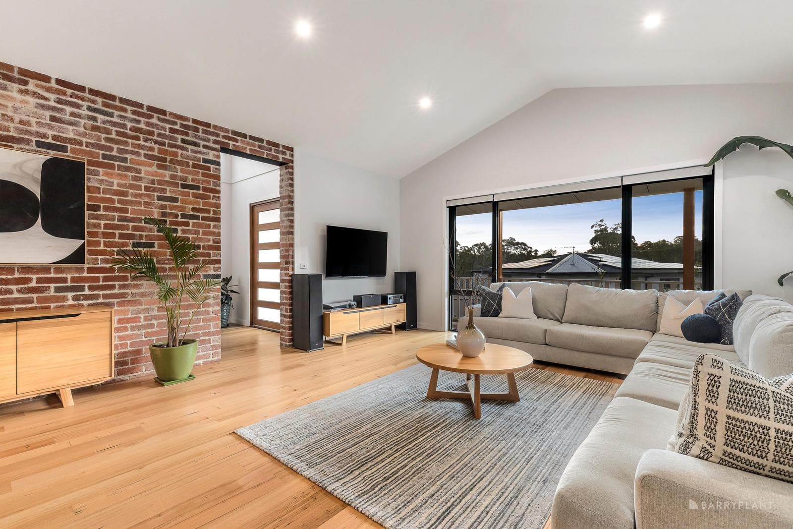 2/16 Ingrams Road, Research - Thumbnail 6