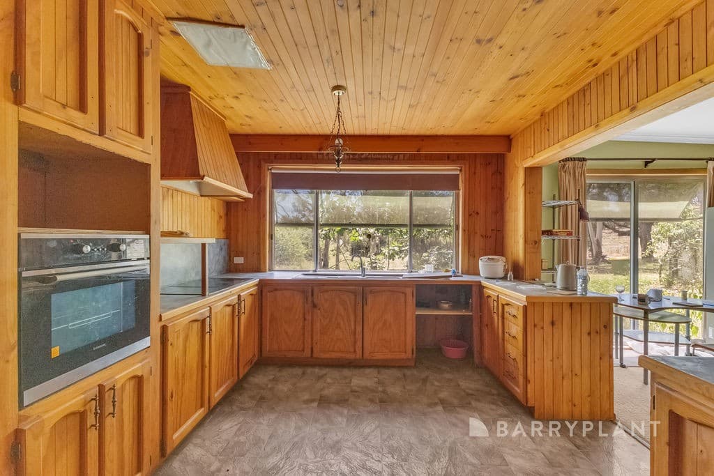 285 Healesville-Koo Wee Rup Road, Badger Creek - Thumbnail 3