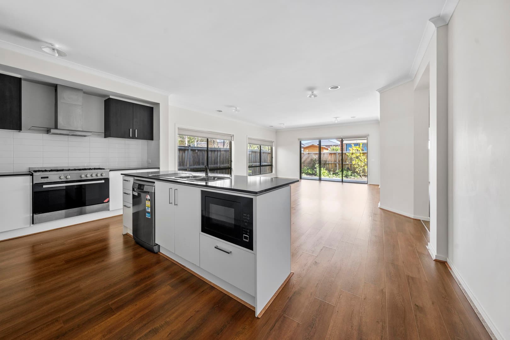 13 Montmarte Boulevard, Burnside, VIC 3023, Burnside - Thumbnail 3