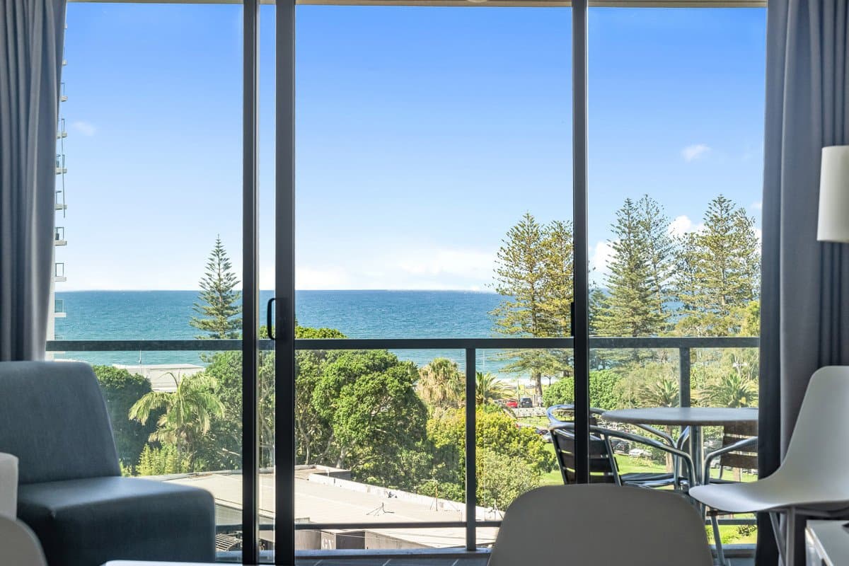 1117/1 Ocean Street, BURLEIGH HEADS QLD 4220, Burleigh Heads Property Image - Thumbnail 4