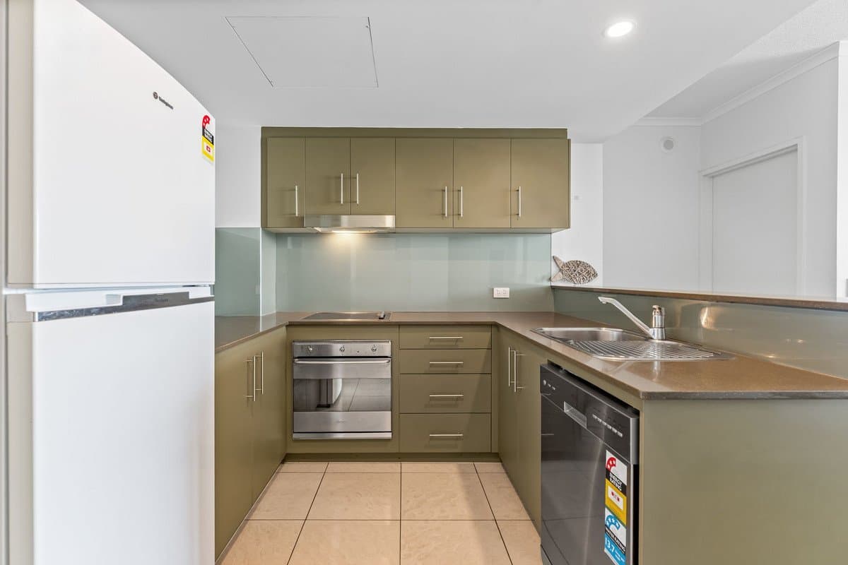 1117/1 Ocean Street, BURLEIGH HEADS QLD 4220, Burleigh Heads Property Image - Thumbnail 8