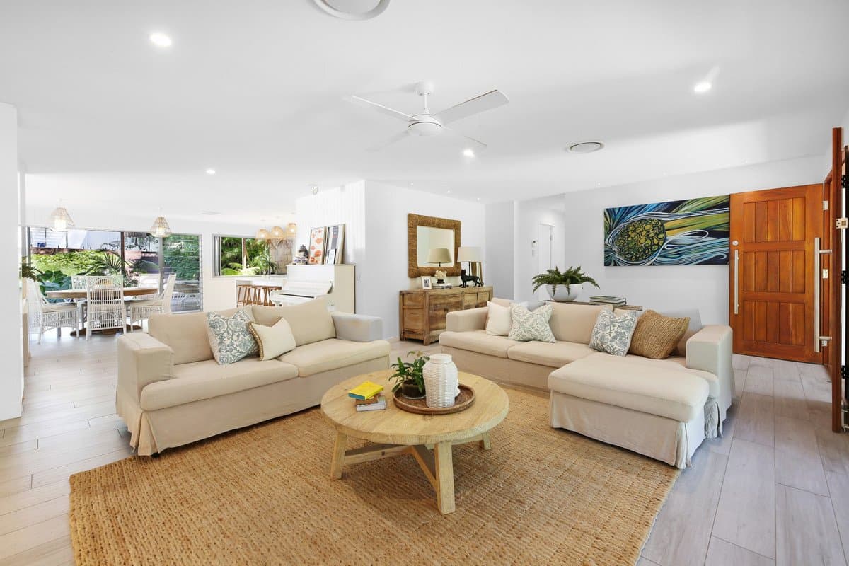 4 Evergreen Drive, Elanora QLD 4221, Elanora - Thumbnail 3