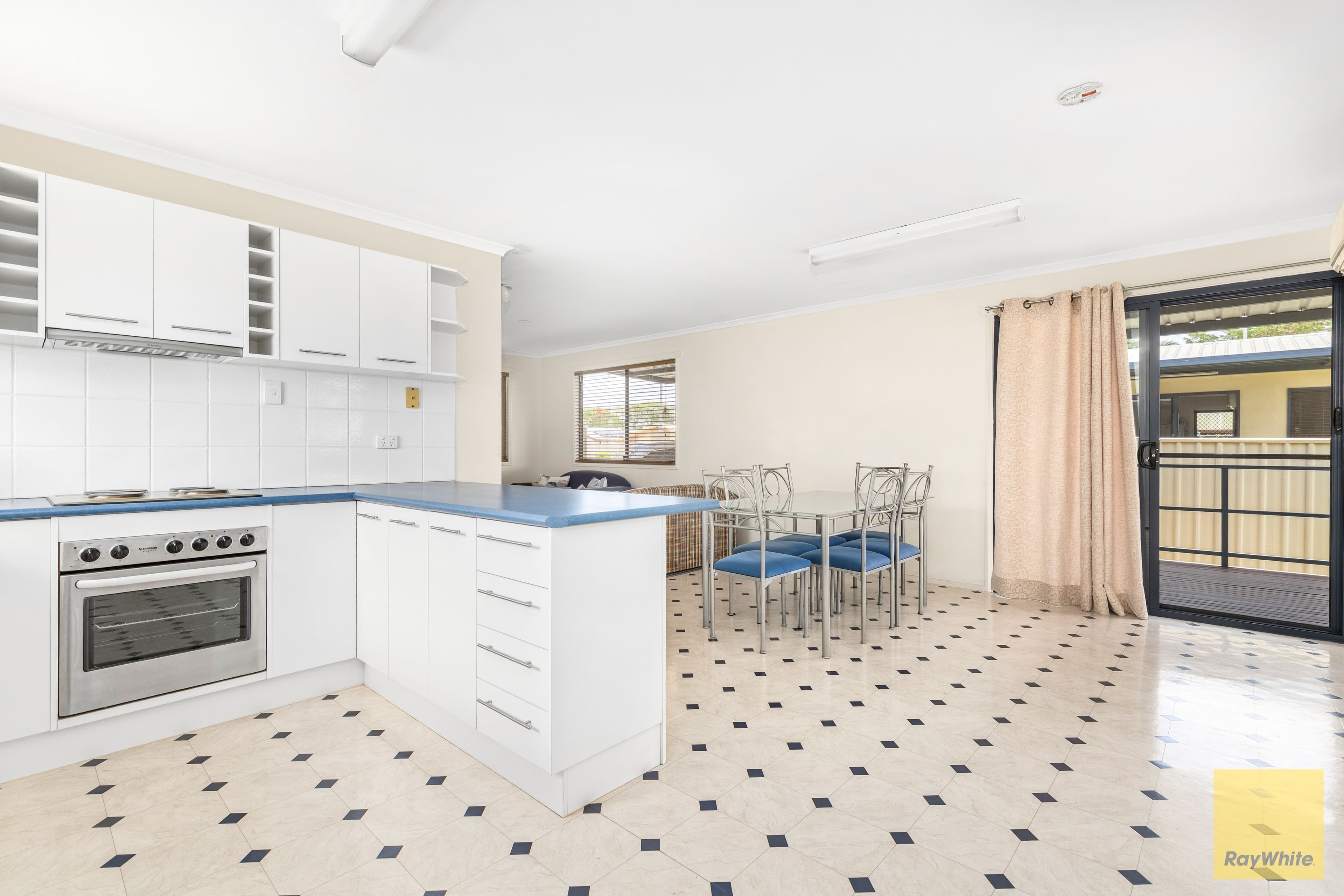 4 Rivoli Place , Emerald QLD 4720, Emerald - Thumbnail 5