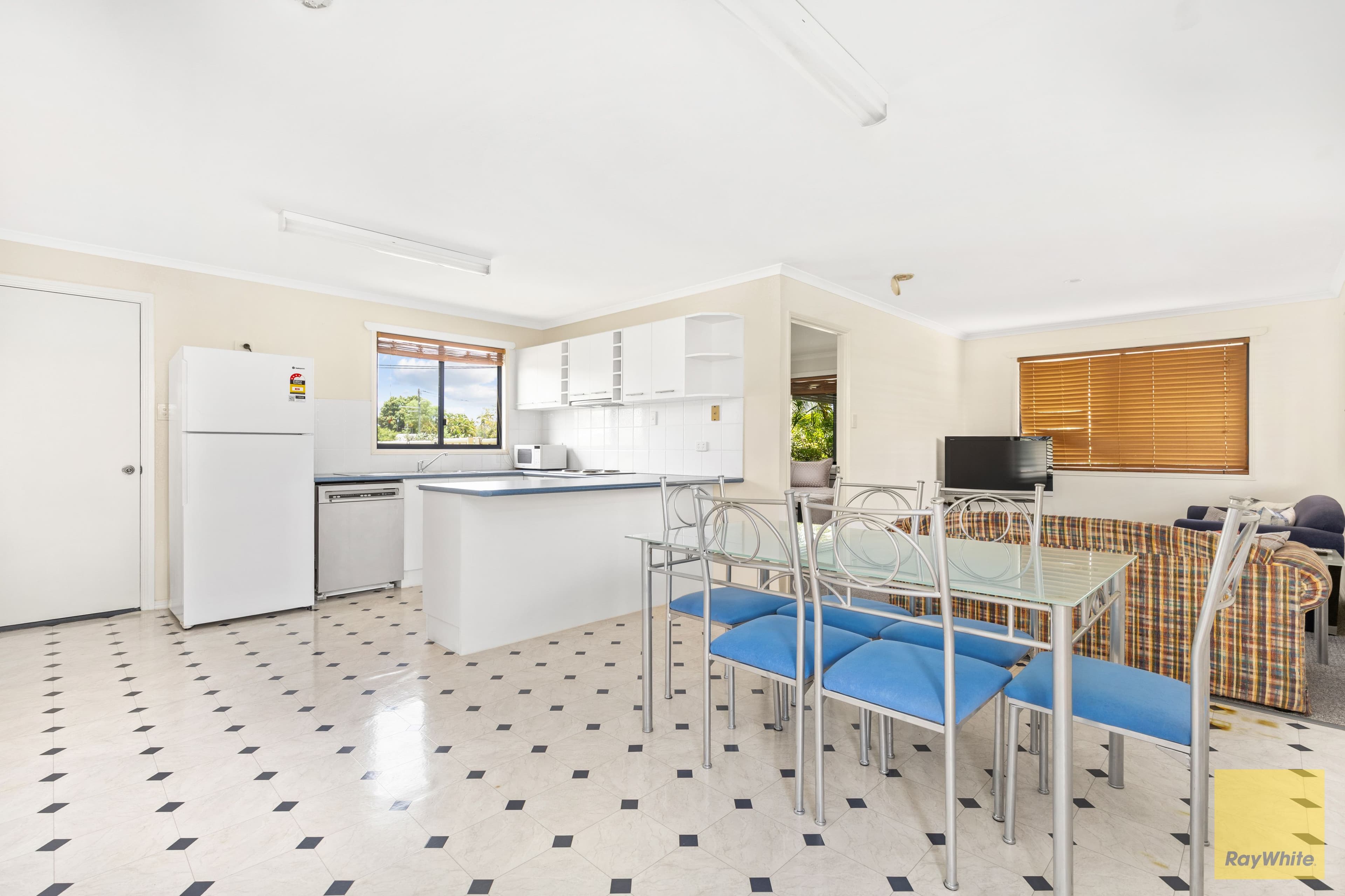 4 Rivoli Place , Emerald QLD 4720, Emerald - Thumbnail 6
