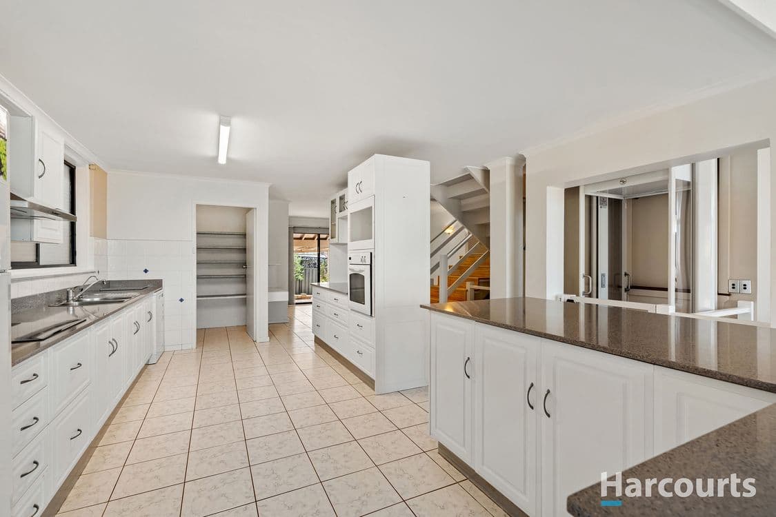 19 The Esplanade, Caves Beach, NSW 2281, Caves Beach - Thumbnail 5