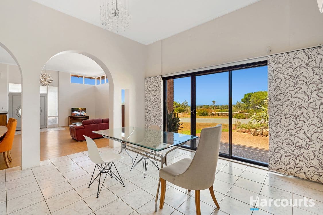 19 The Esplanade, Caves Beach, NSW 2281, Caves Beach - Thumbnail 8