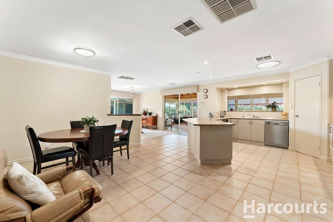 12 Elderberry Circle, HALLS HEAD, WA 6210, Halls Head - Thumbnail 5