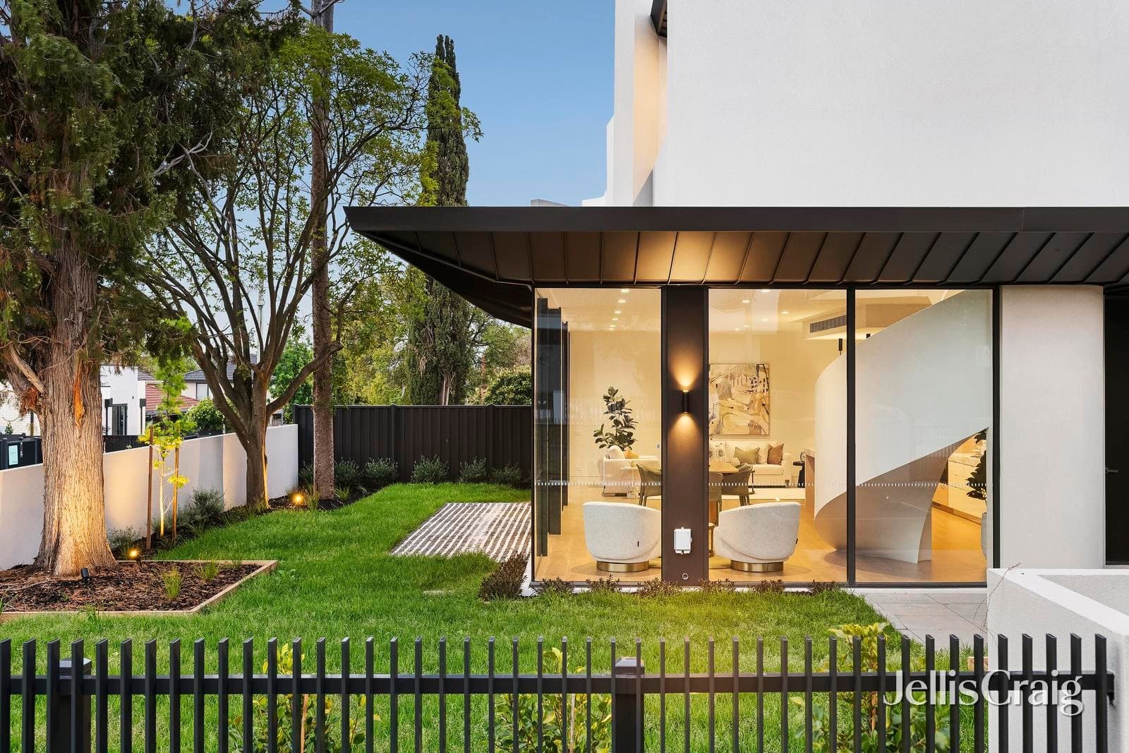 32 Strabane Avenue, Mont Albert North, Killarney Heights - Thumbnail 4