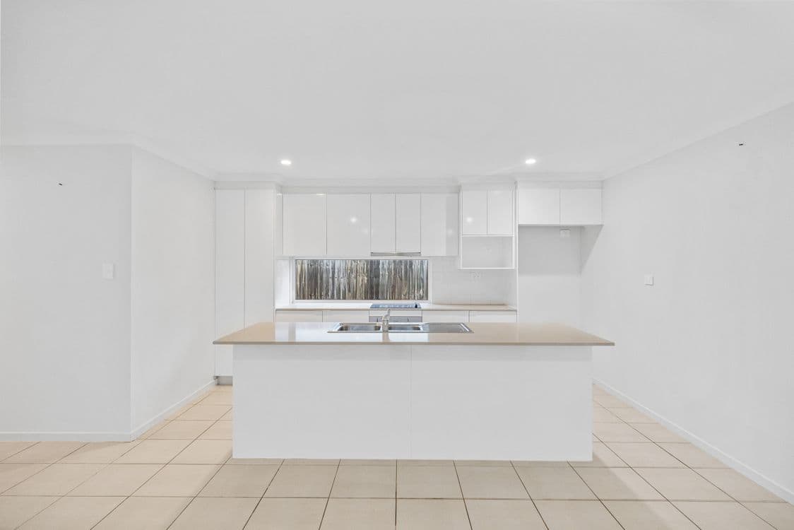 27 Pedersen Road, SOUTHSIDE, QLD 4570, Southside - Thumbnail 3