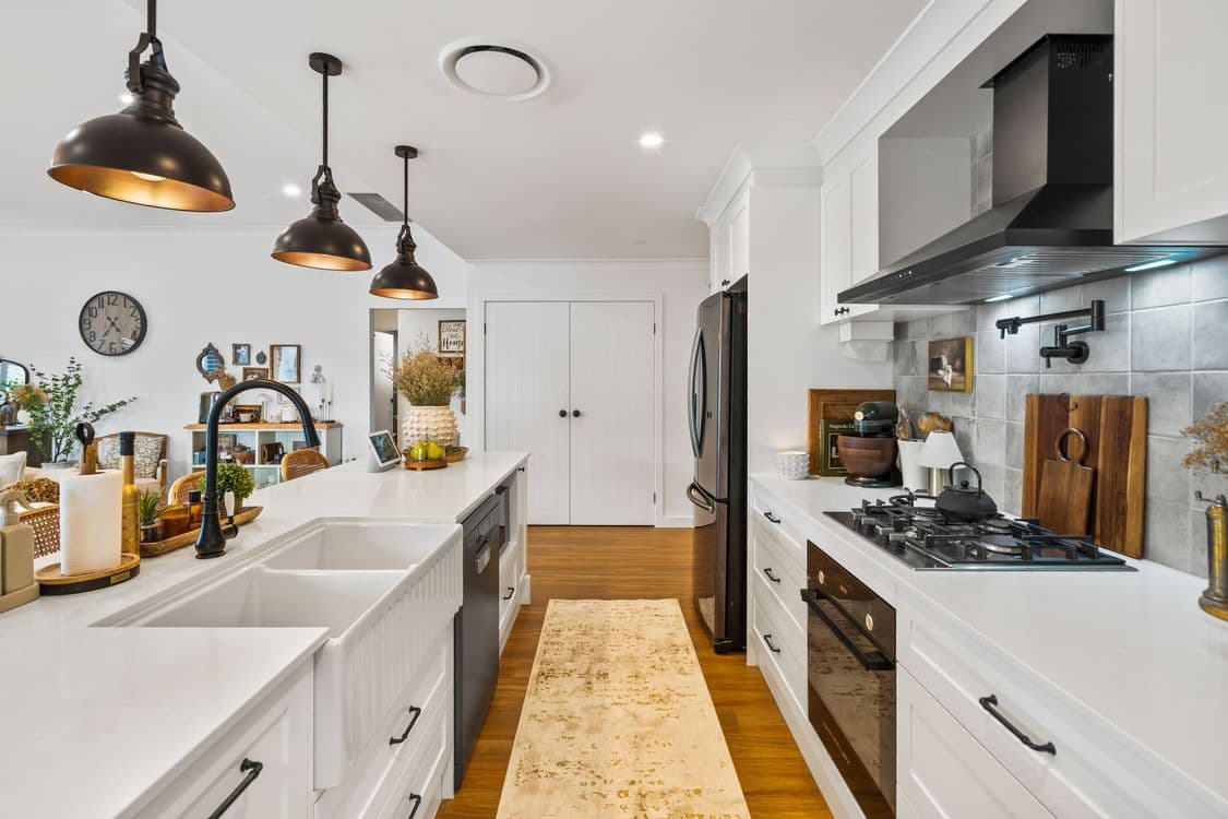 4 Riverbank Court, ASHMORE, QLD 4214, Ashmore - Thumbnail 2