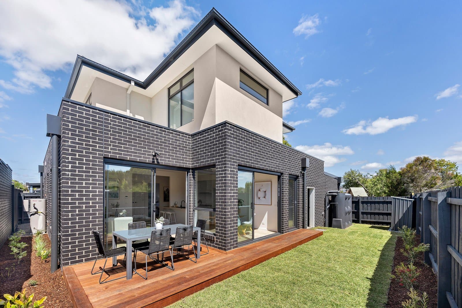 2/5 Prince Crescent, Seaford, Seaford - Thumbnail 2
