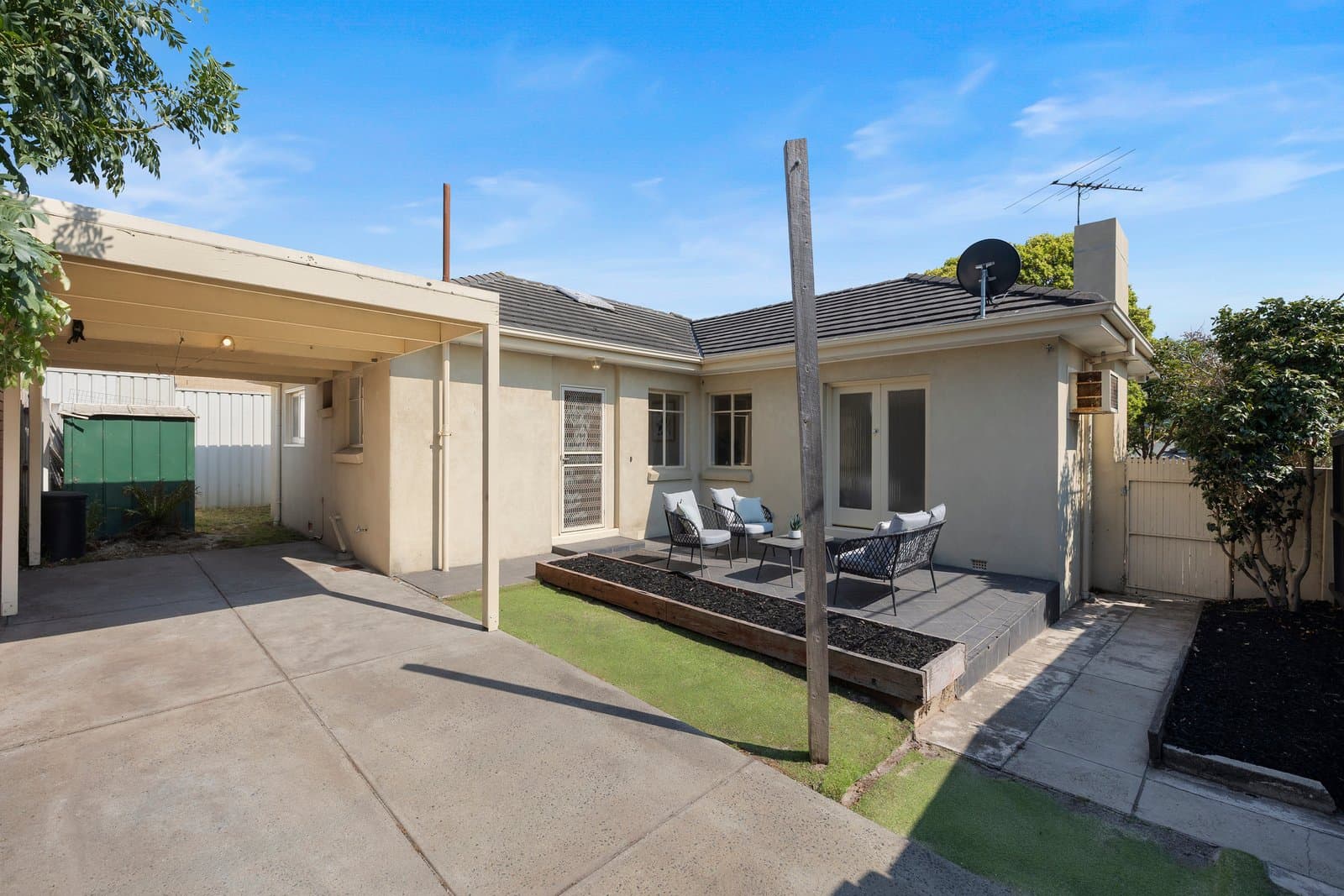 16 Exley Road, Hampton East, Hampton East - Thumbnail 2