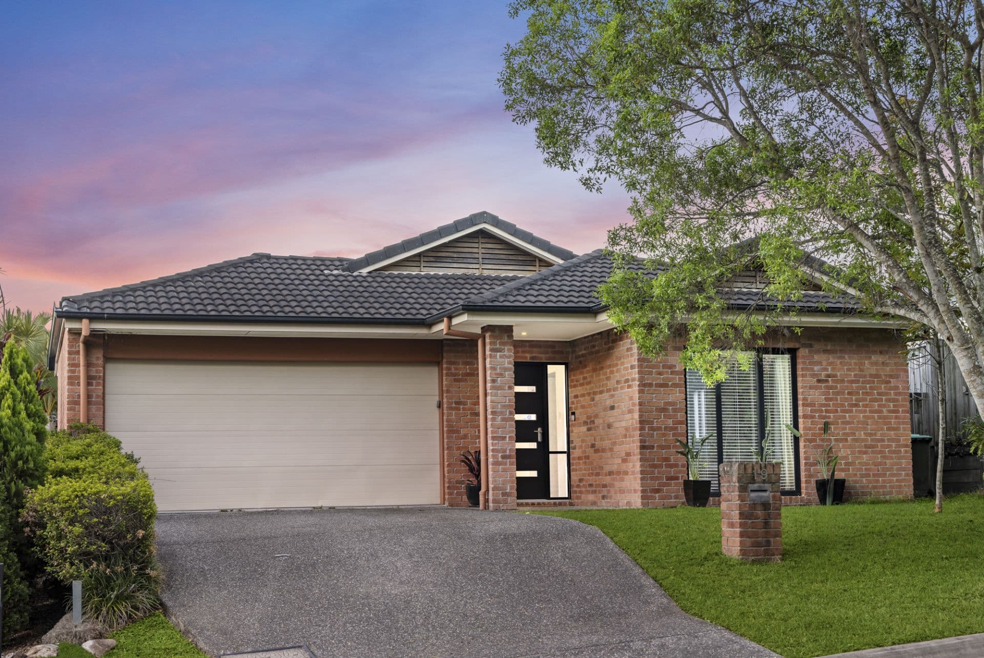 19 Barradeen Circuit, Pacific Pines, Pacific Pines - Thumbnail 2