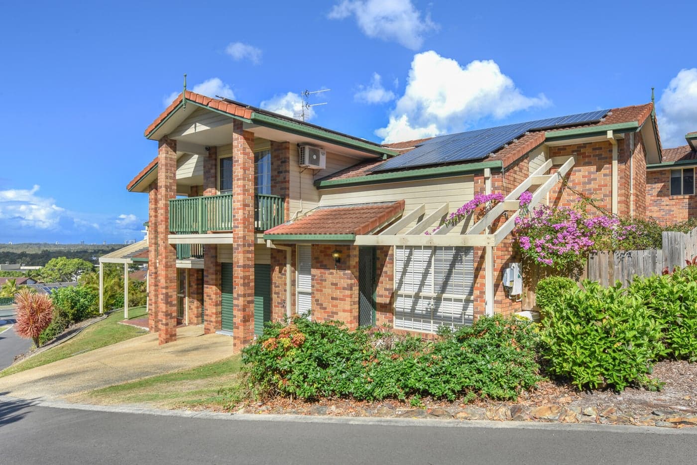 2 Doyalson Place, Helensvale - Image 1