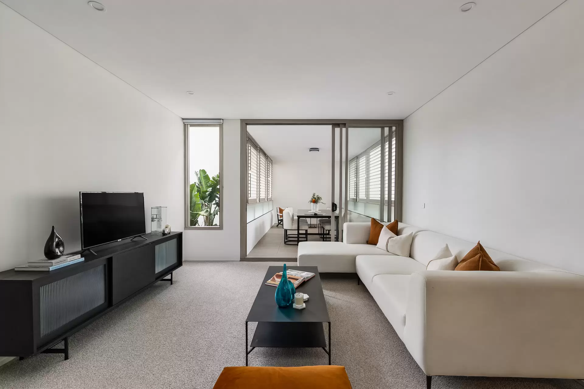 5310/8 Alexandra Drive, Camperdown - Image 1