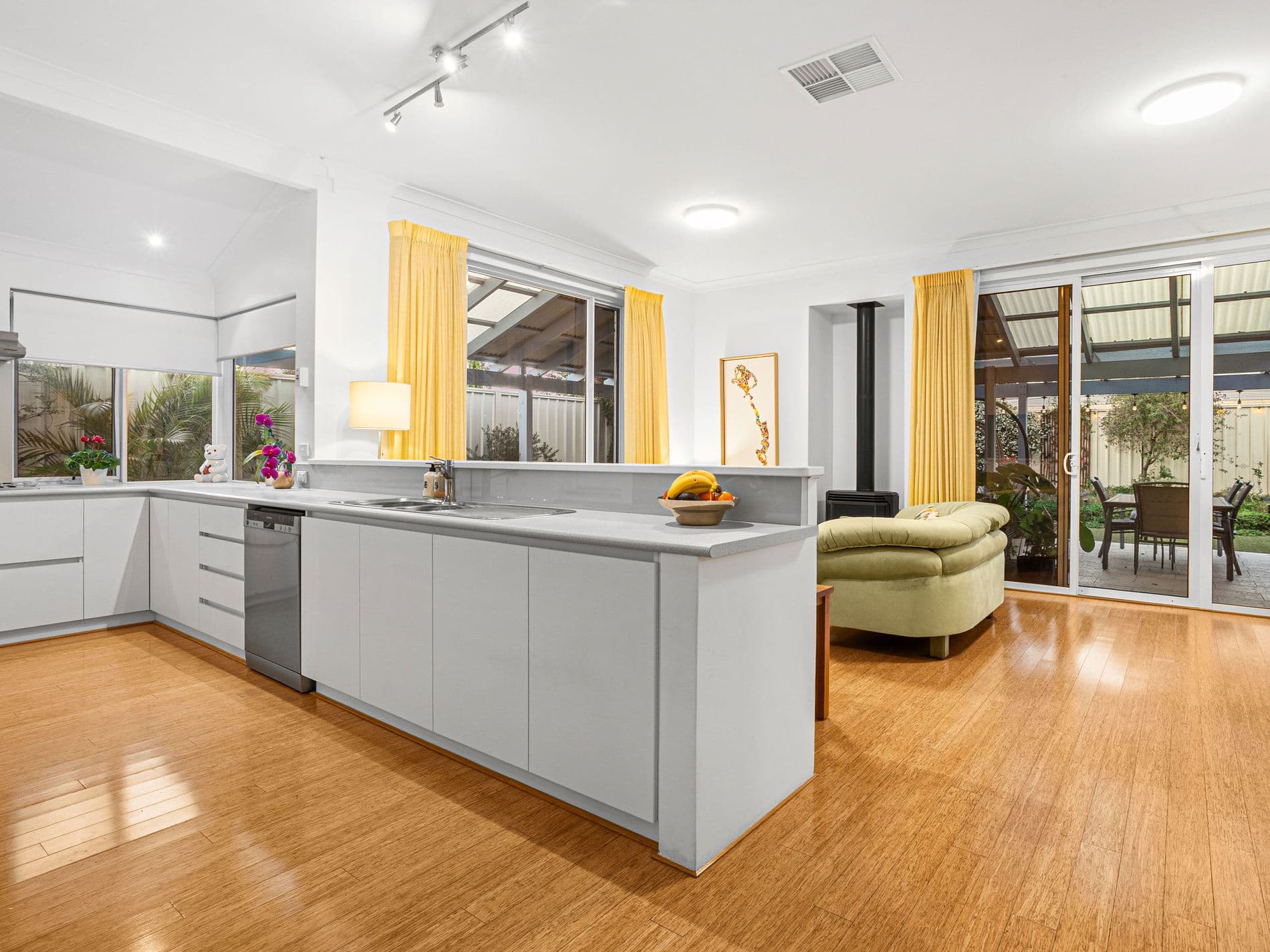 31 Simmonds Parade, Winthrop, Winthrop - Thumbnail 6