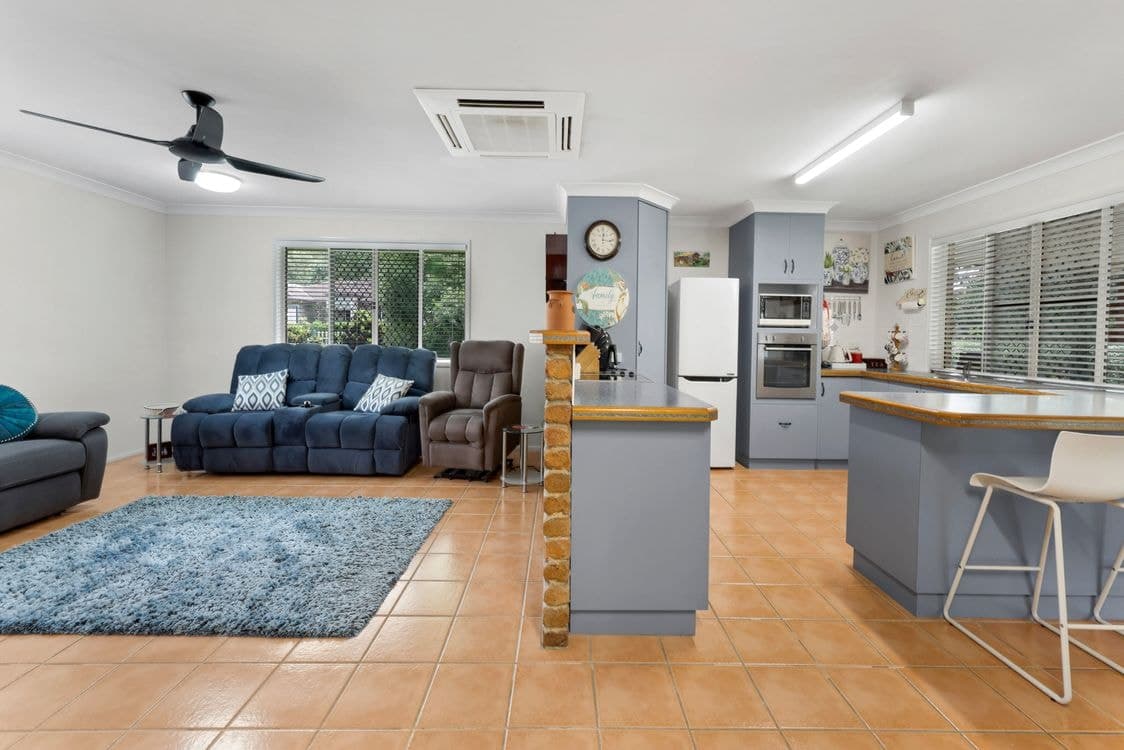 11 Jackson Street, SARINA, QLD 4737, Sarina - Thumbnail 2