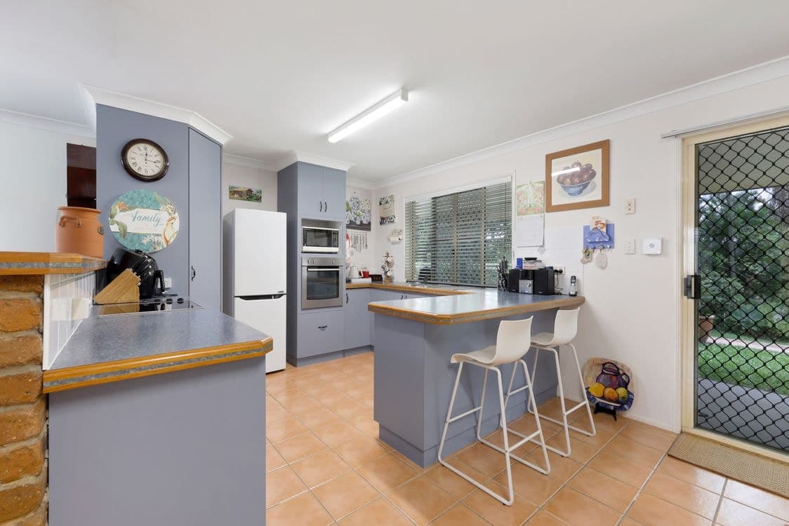 11 Jackson Street, SARINA, QLD 4737, Sarina - Thumbnail 3