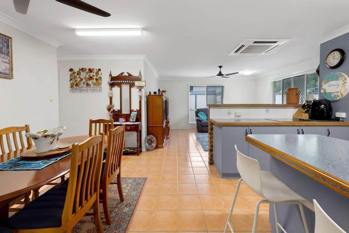 11 Jackson Street, SARINA, QLD 4737, Sarina - Thumbnail 4