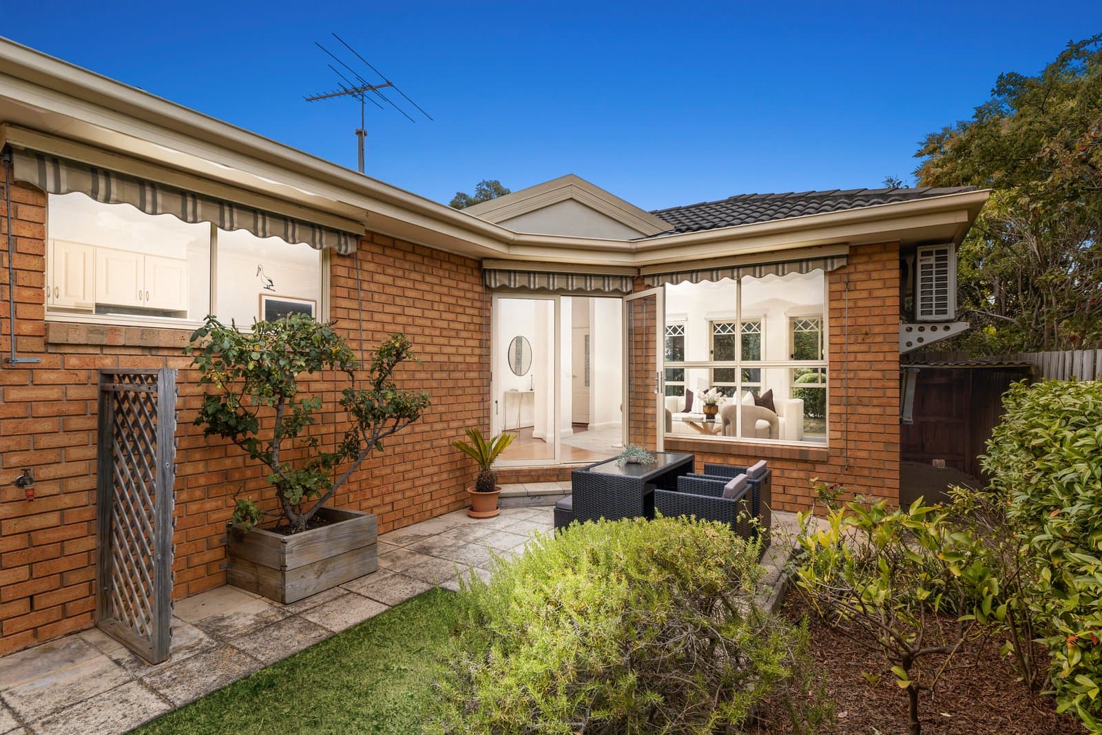 1/7 Irving Street, Mount Waverley, Mount Waverley - Image 1