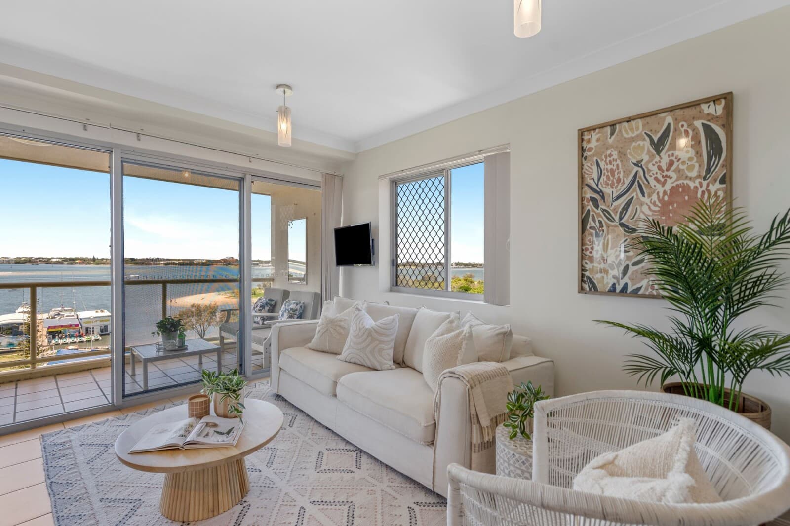 81/106-108 Marine Parade Southport QLD 4215, Southport - Thumbnail 2