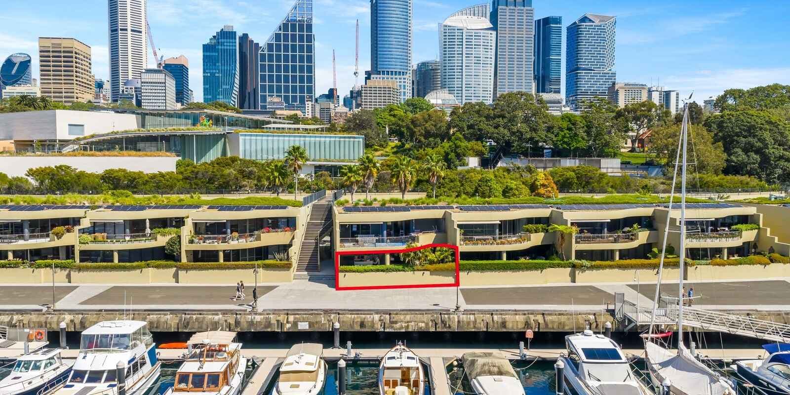 10/10 Lincoln Crescent Woolloomooloo, Woolloomooloo - Image 1